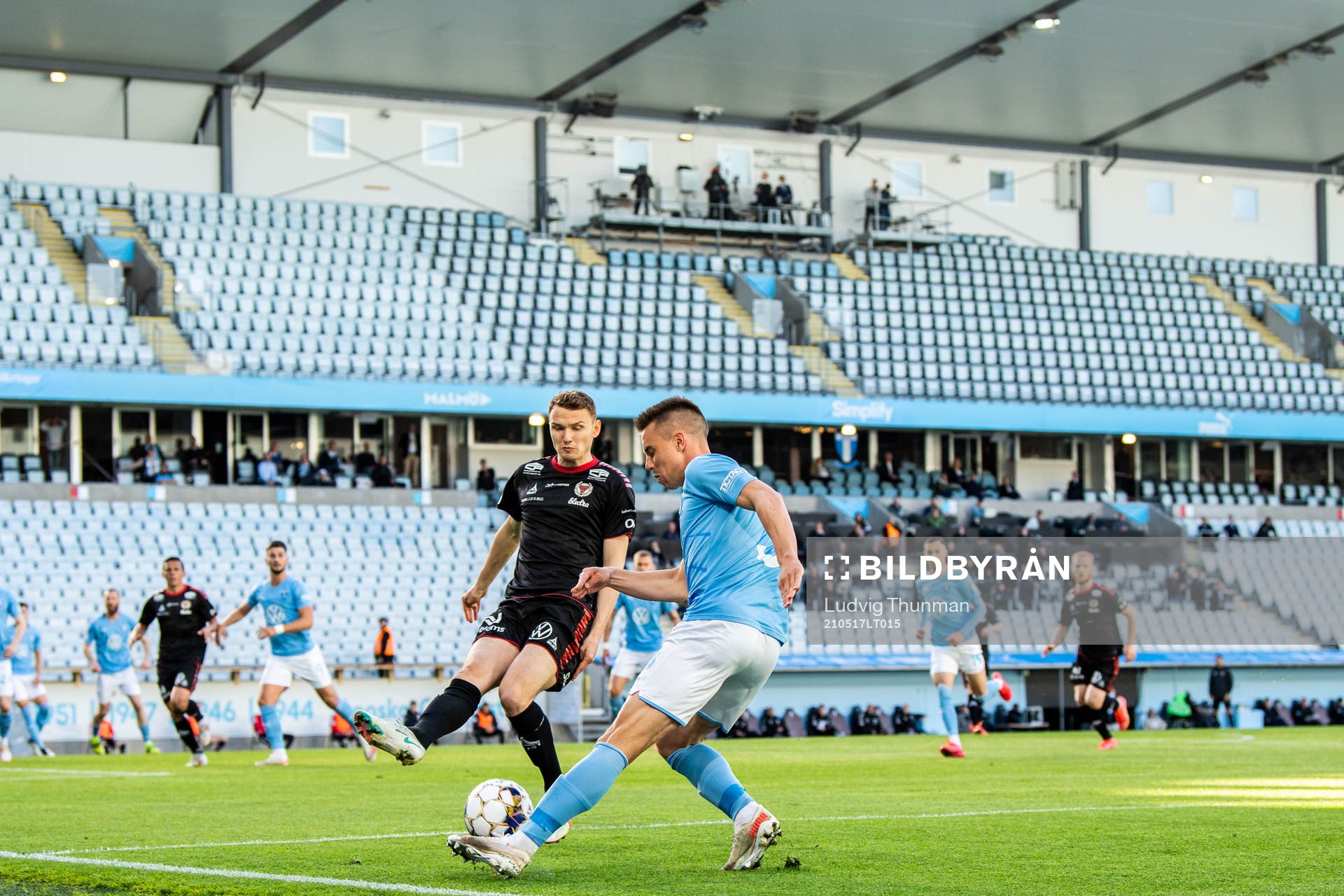 Malmö FFs Jonas Knudsen och Kalmars Piotr Johansson