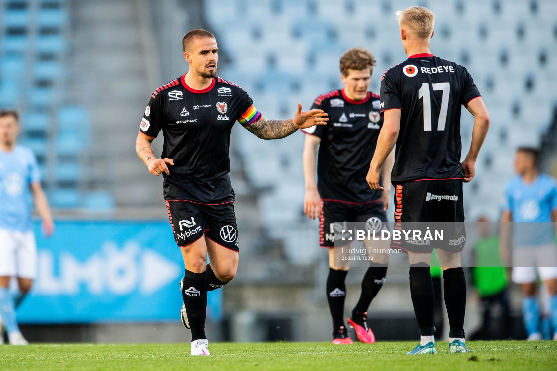 Kalmars Douglas Bergqvist jublar med Carl Gustafsson