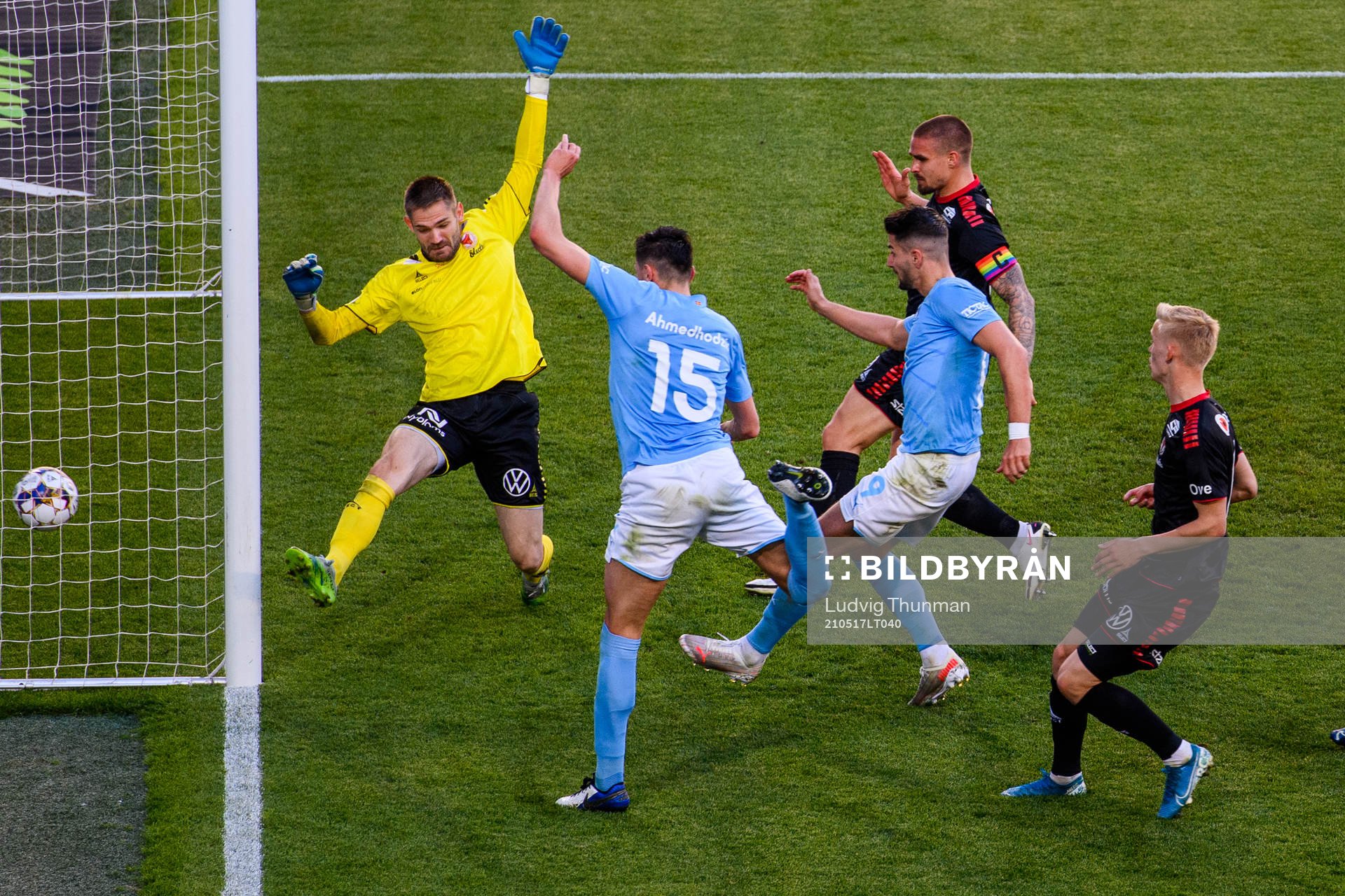 Malmö FFs Antonio Colak gör 3-1 bakom Kalmars målvakt