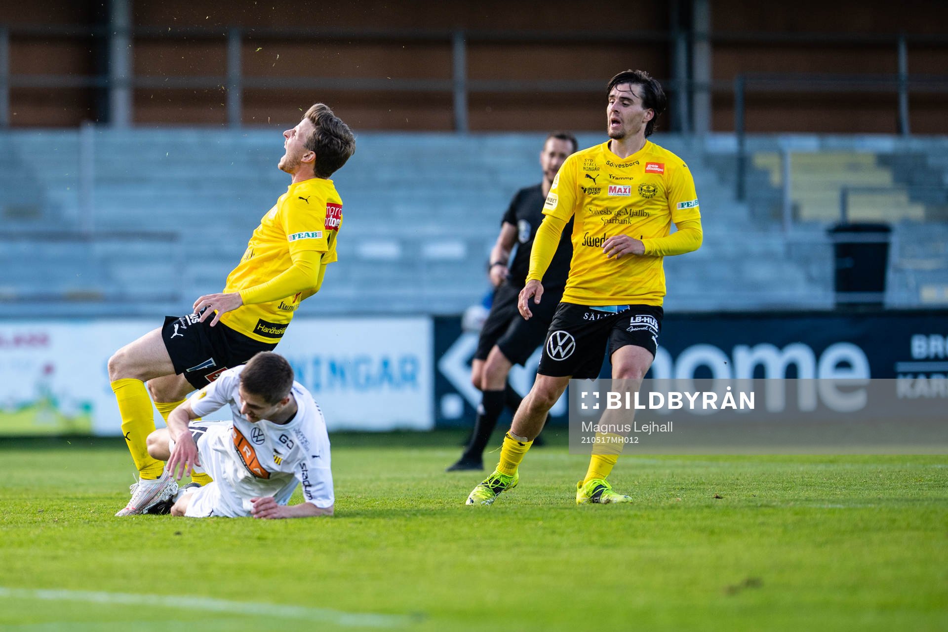 Häckens Alexander Jeremejeff och Mjällbys Joel Nilsson