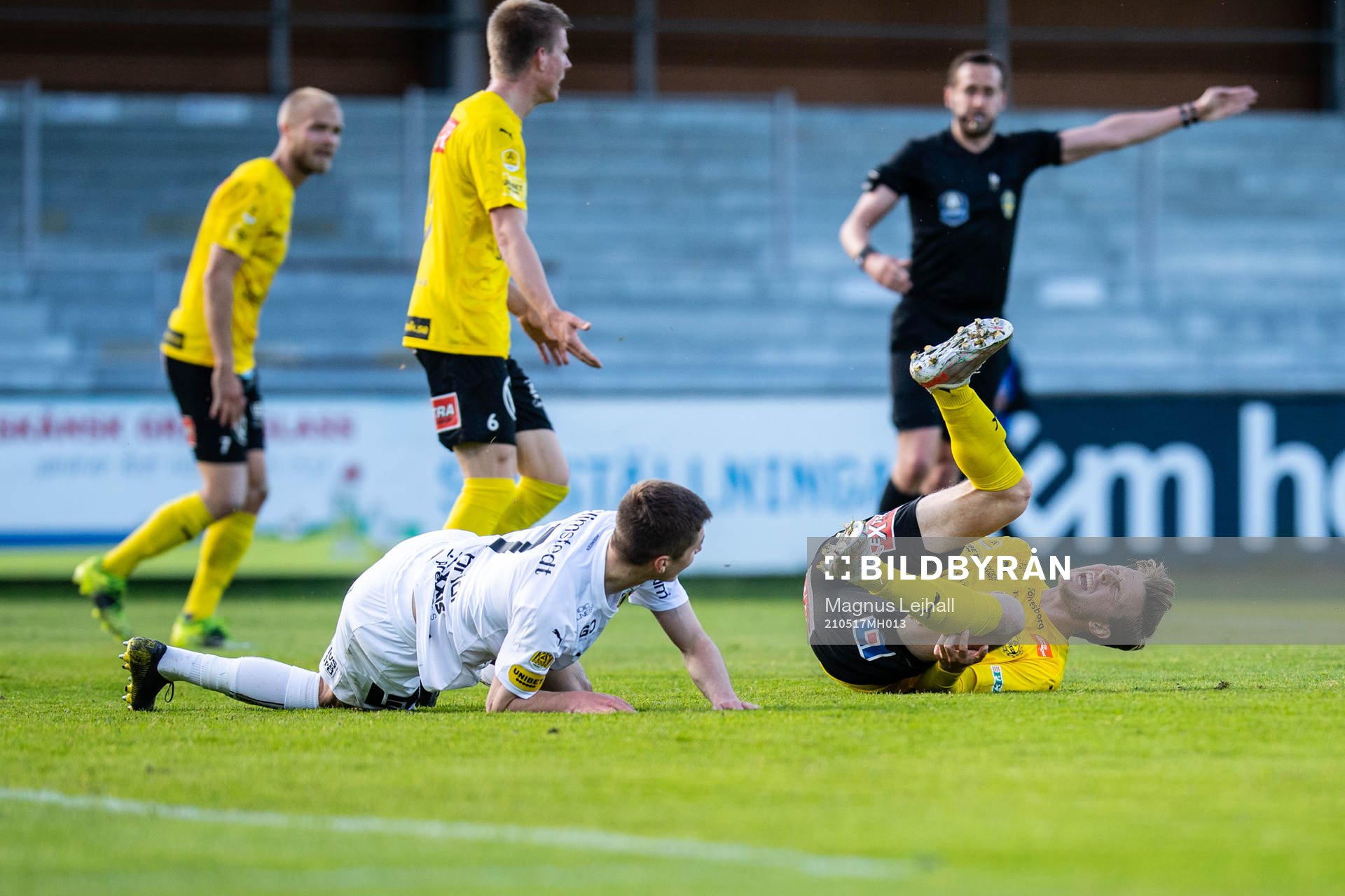 Häckens Alexander Jeremejeff och Mjällbys Joel Nilsson