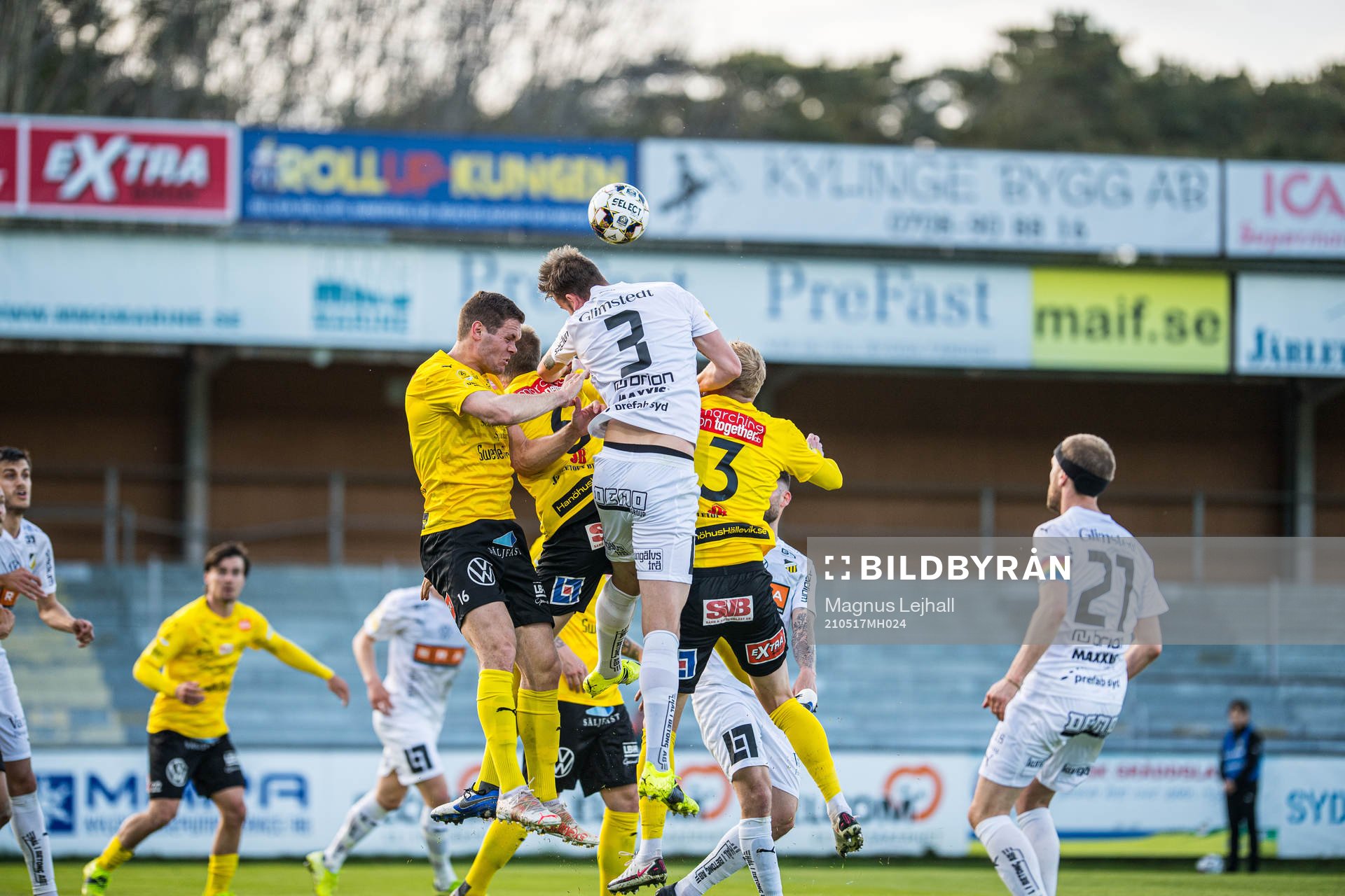 Häckens Johan Hammar , Mjällbys Jacob Bergström, Daan