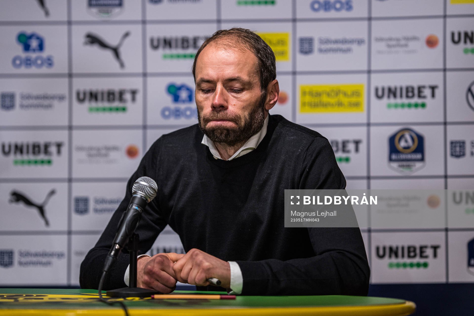 Häckens tränare Andreas Alm deppar