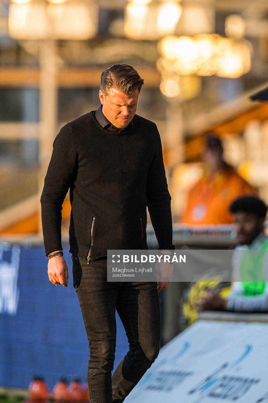 Mjällbys tränare Christian Järdler  deppar