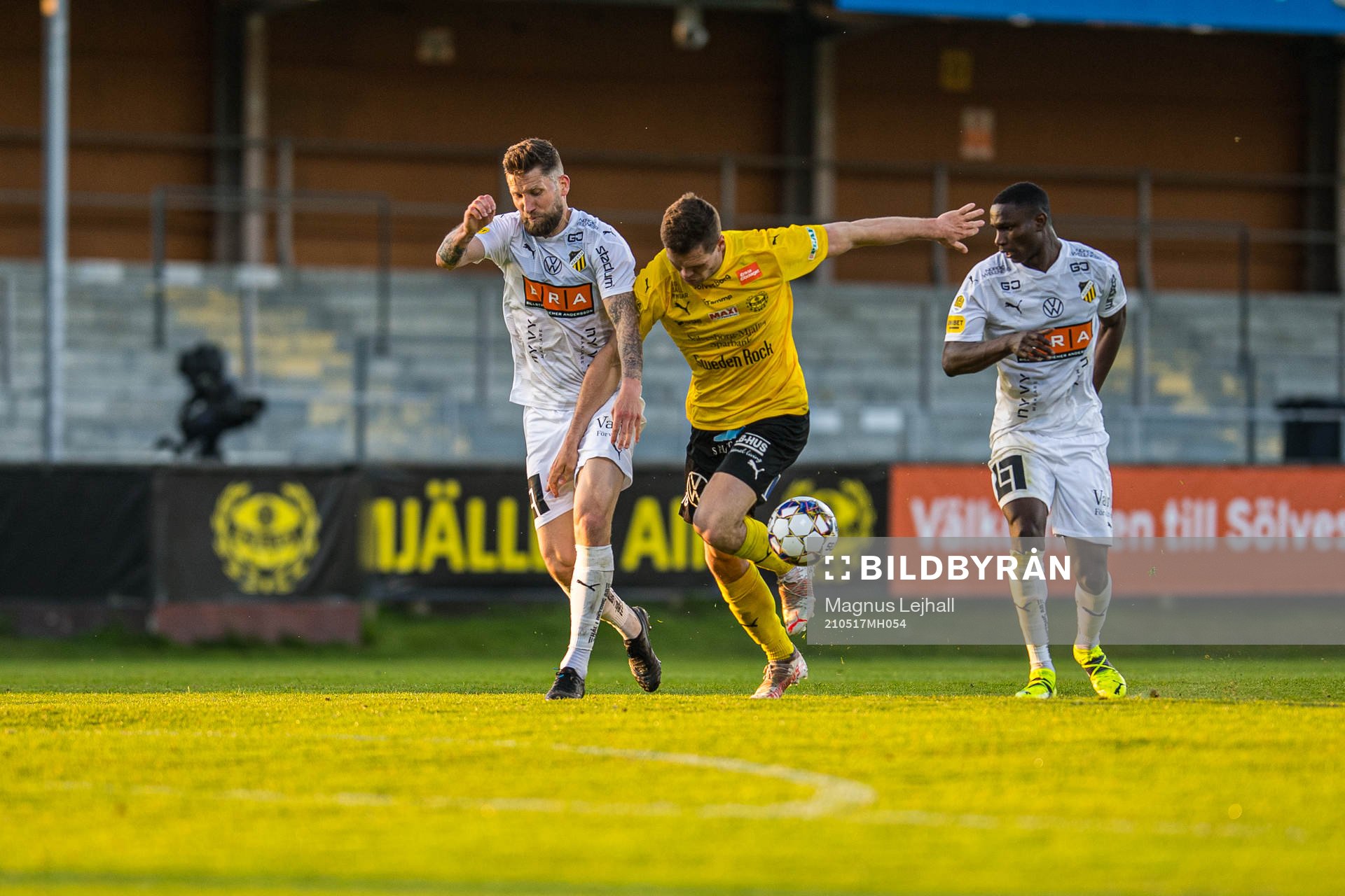 Häckens Joona Toivio, Mjällbys Jacob Bergström och
