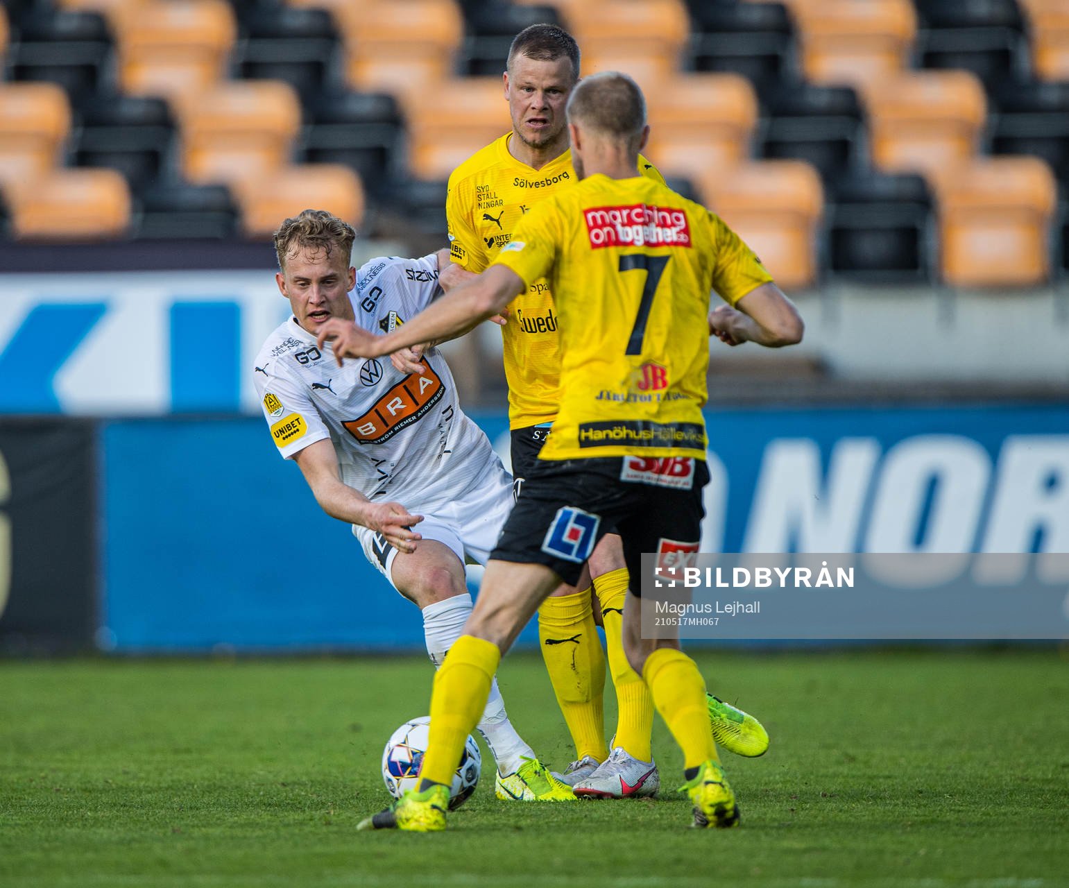 Häckens Gustav Berggren, Mjällbys David Löfquist och