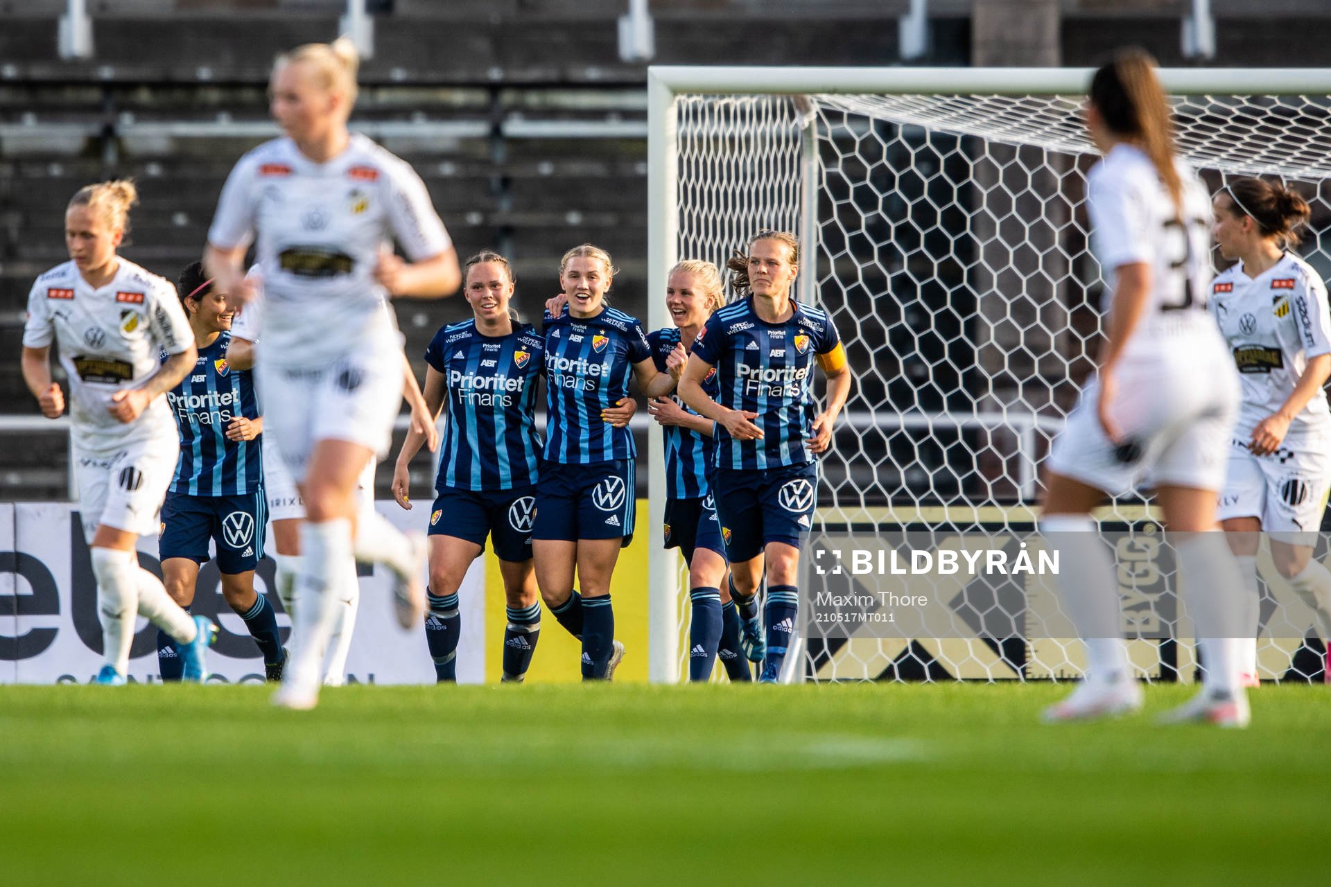 Djurgårdens Sara Olai jublar med lagkamrater