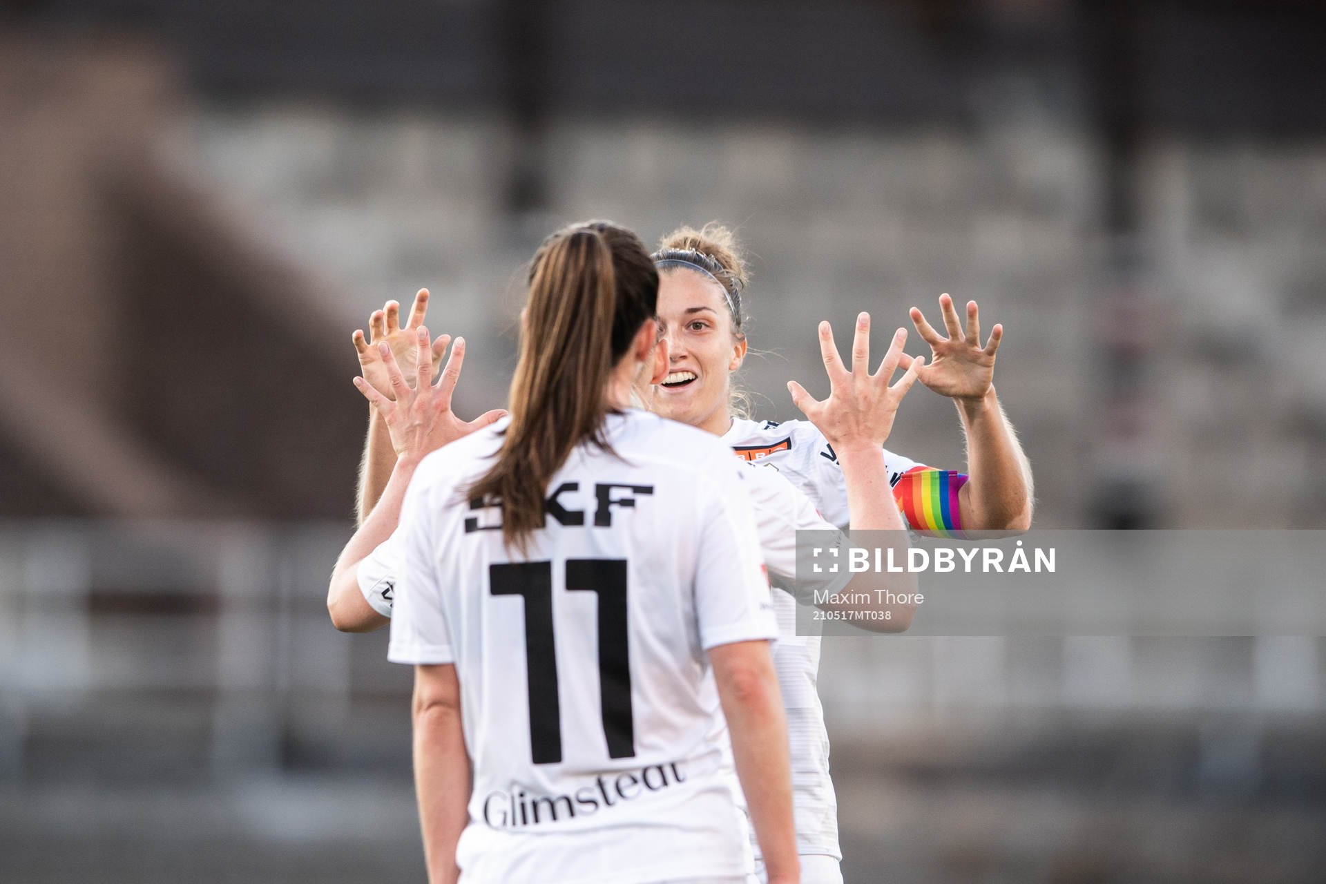 Häckens Filippa Angeldahl jublar med Stina Blackstenius