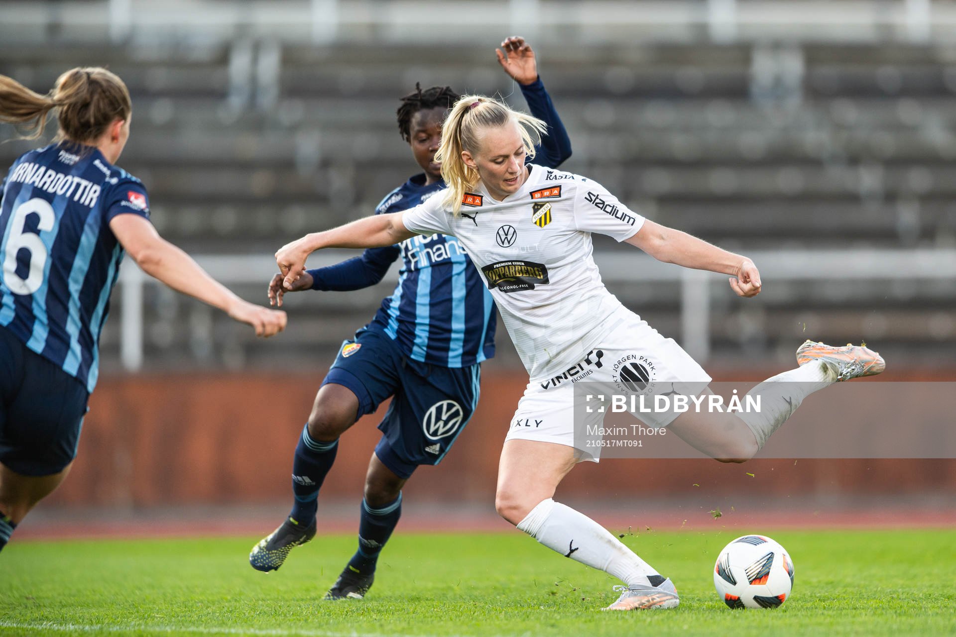 Häckens Stina Blackstenius gör 1-4