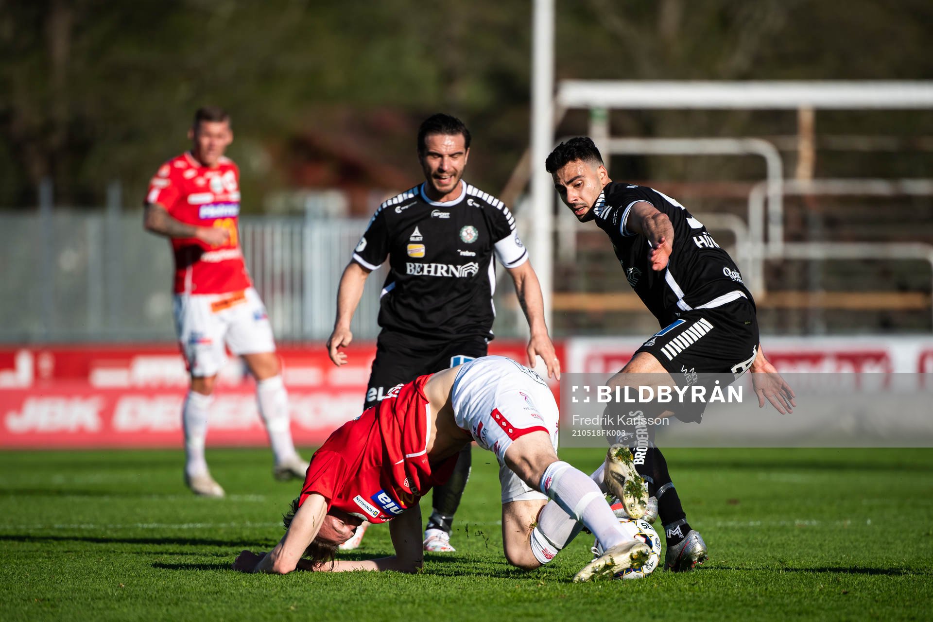 Degerfors Adam Carlén mot Örebros Deniz Hümmet