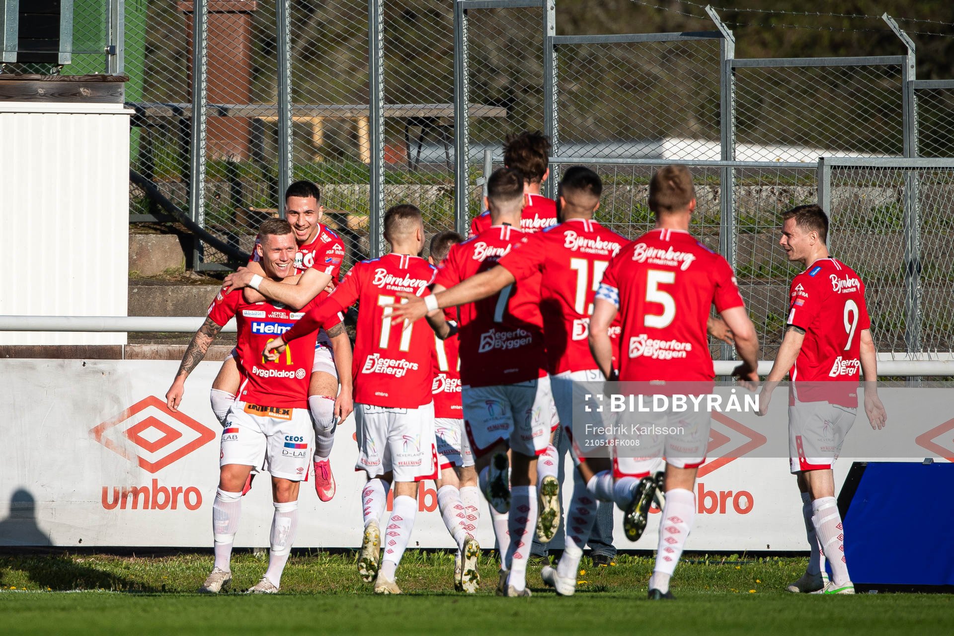 Degerfors Victor Edvardsen med lagkamrater