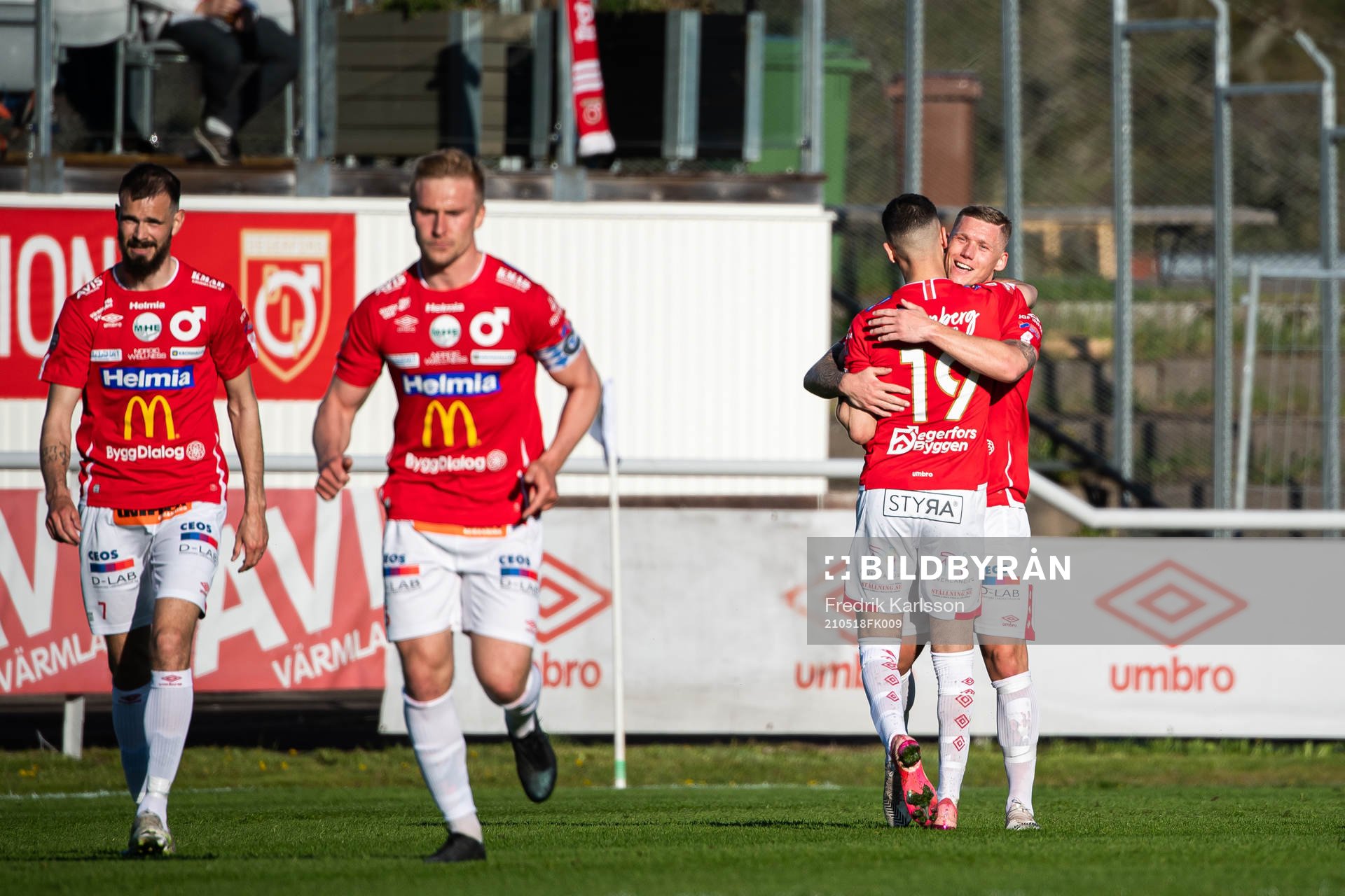Degerfors Victor Edvardsen med lagkamrater