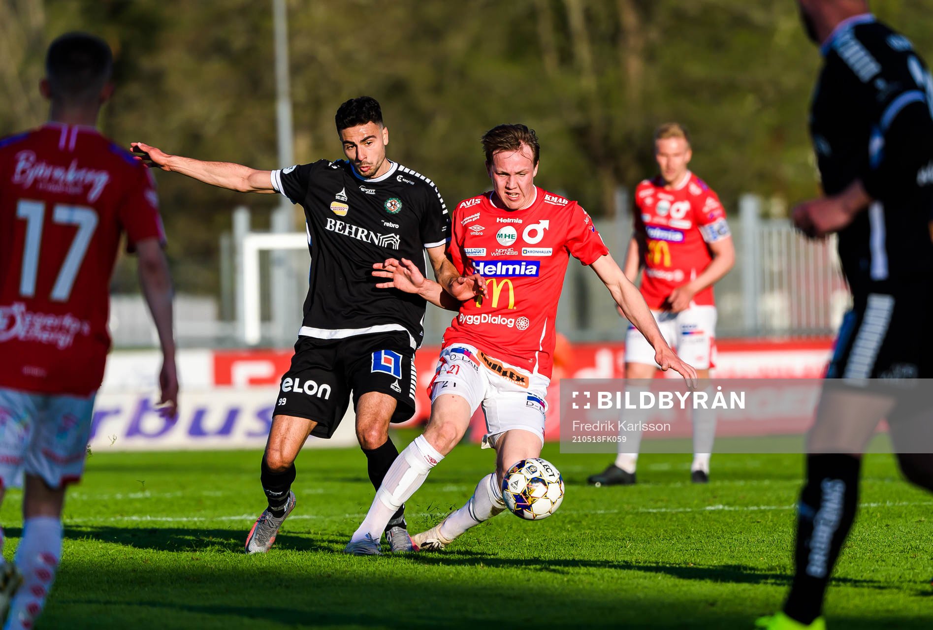 Örebros Deniz Hümmet och Degerfors Adam Carlén