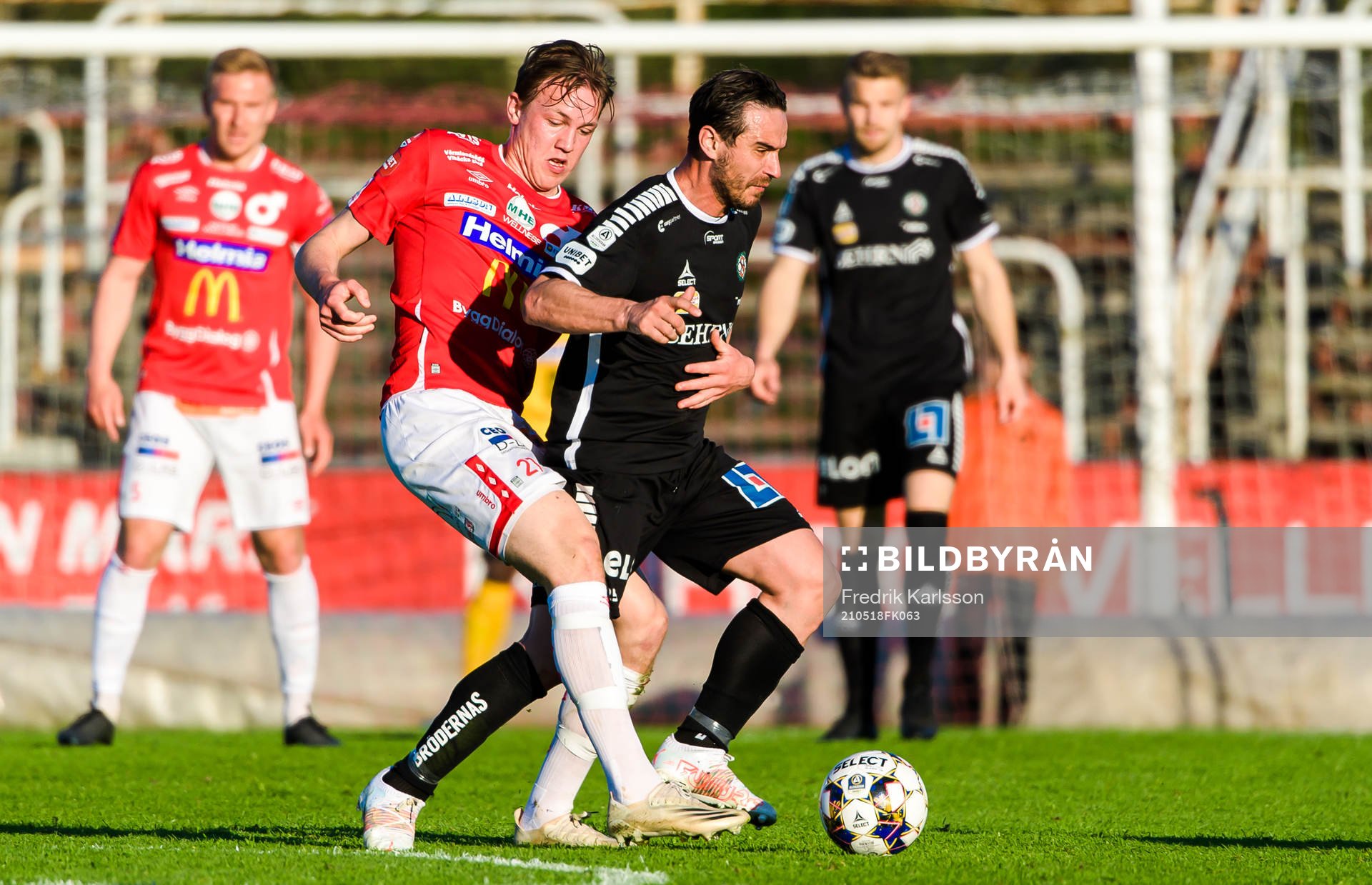 Degerfors Adam Carlén och Örebros Nordin Gerzic