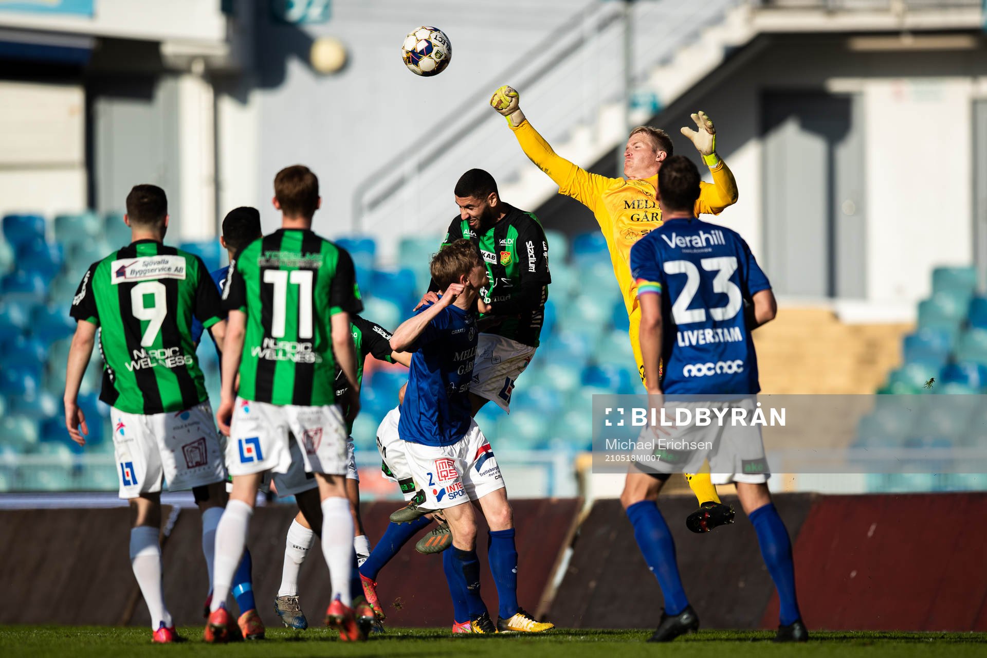 GAIS Aiham Ousou och Trelleborgs målvakt Hampus Nilsson under fotbollsmatchen i Superettan mellan GAIS och Trelleborg den 18 maj 2021 i Göteborg.