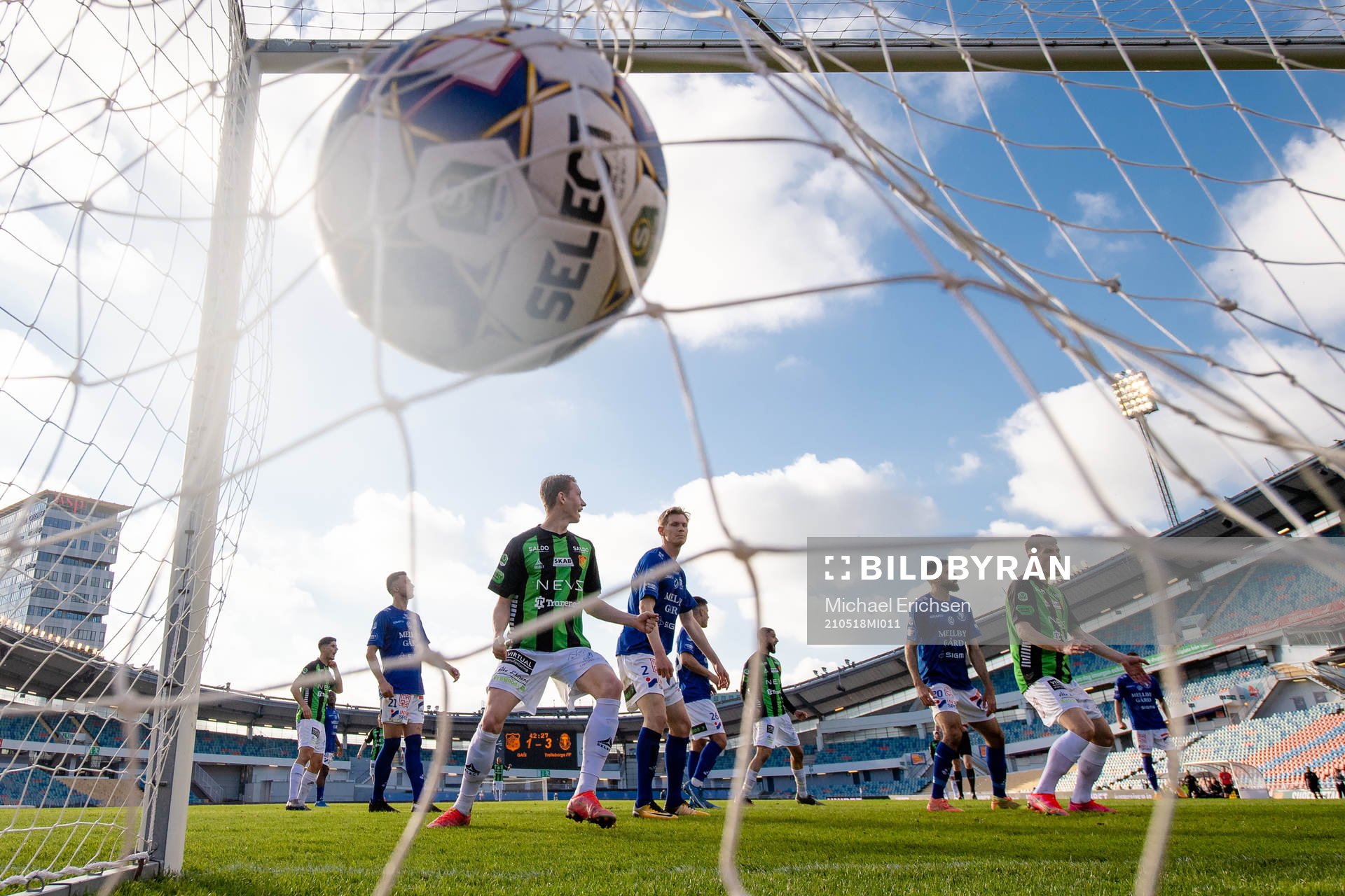 GAIS Julius Lindberg ser Joackim Åbergs nick gå in i mål