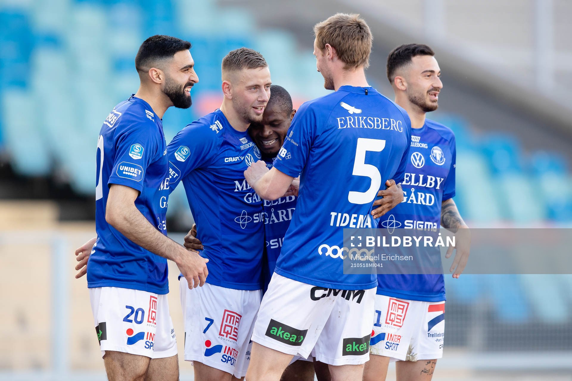 Trelleborgs Petar Petrovic jublar ihop med lagkamrater