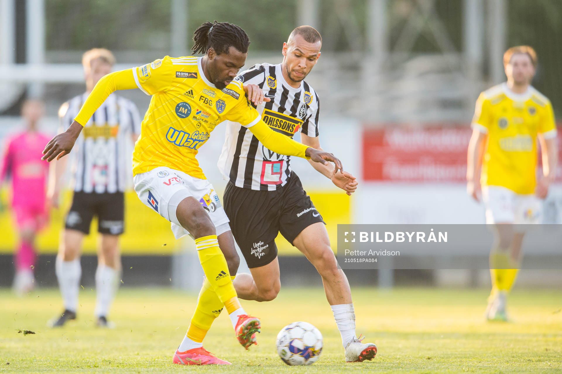 Falkenbergs Kwame Kizito och Landskronas Sumar Almadjed