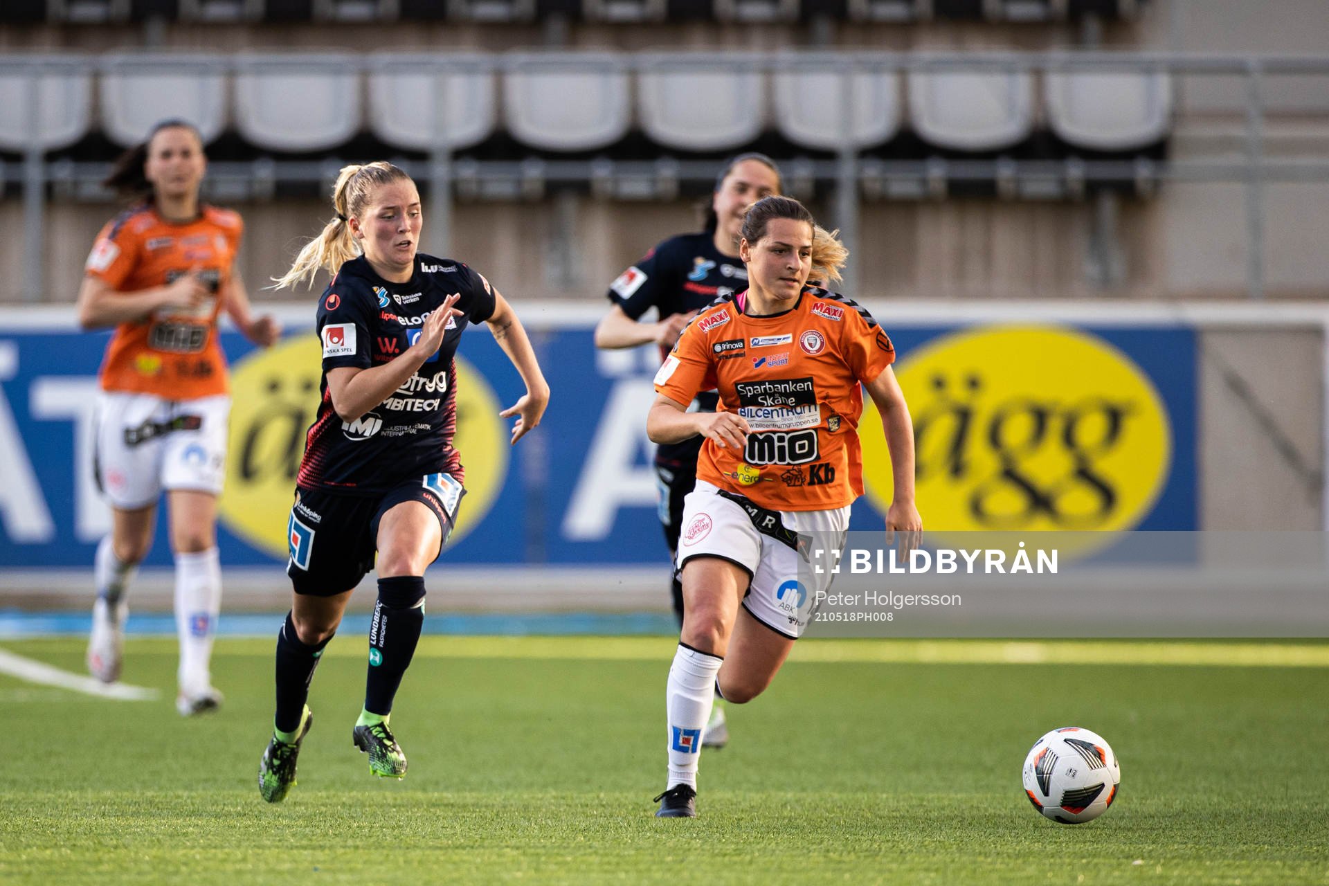 Linköpings Ronja Aronsson och Kristianstads Emma Petrovic