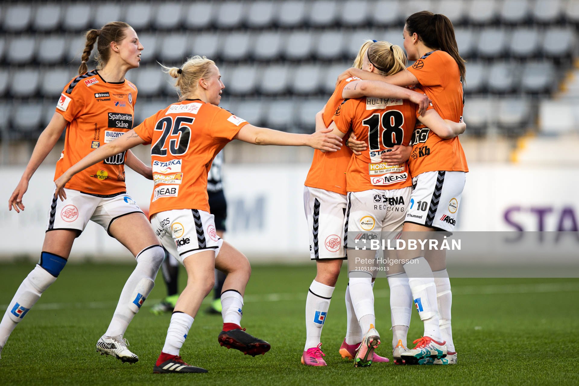 Kristianstads Jutta Rantala jublar med lagkamrater
