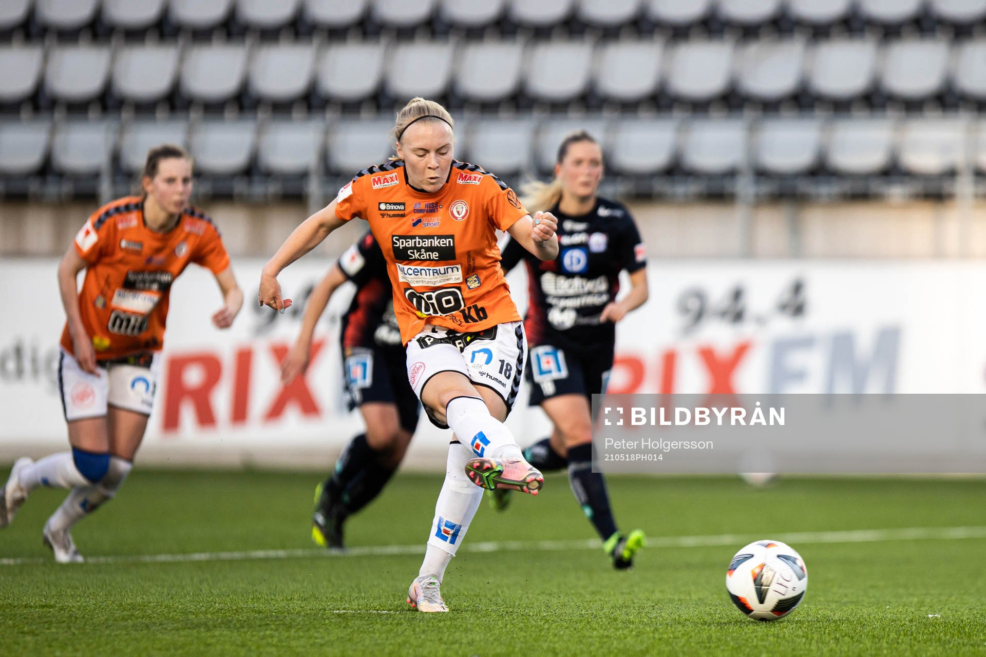 Kristianstads Jutta Rantala gör 1-1 på straff