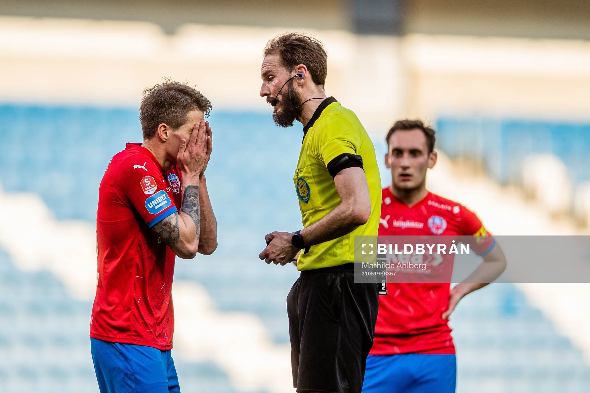Helsingborgs Bödvar Bödvarsson och domare Andreas