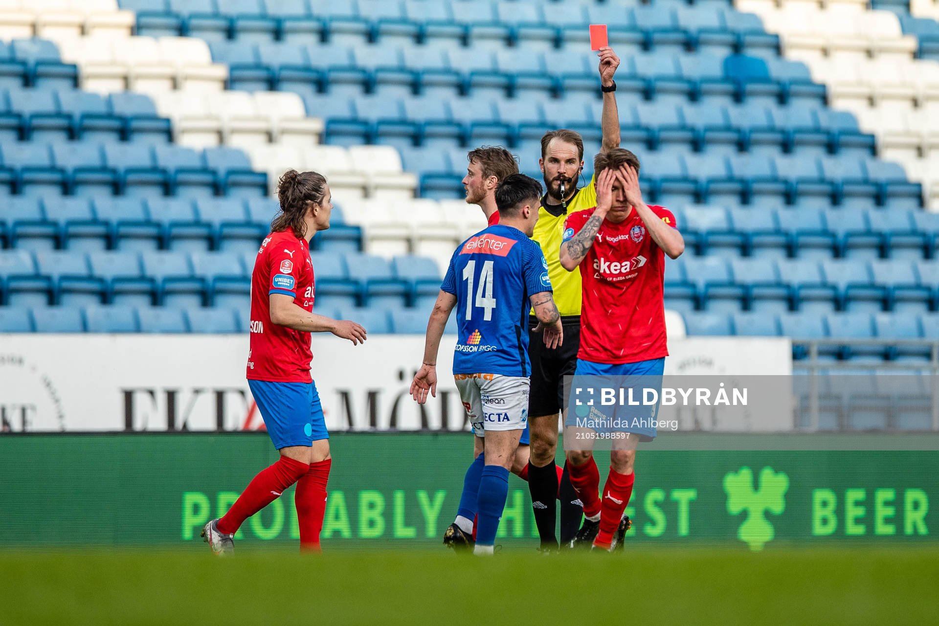 Domare Andreas Dufva-Johansson tilldelar Helsingborgs