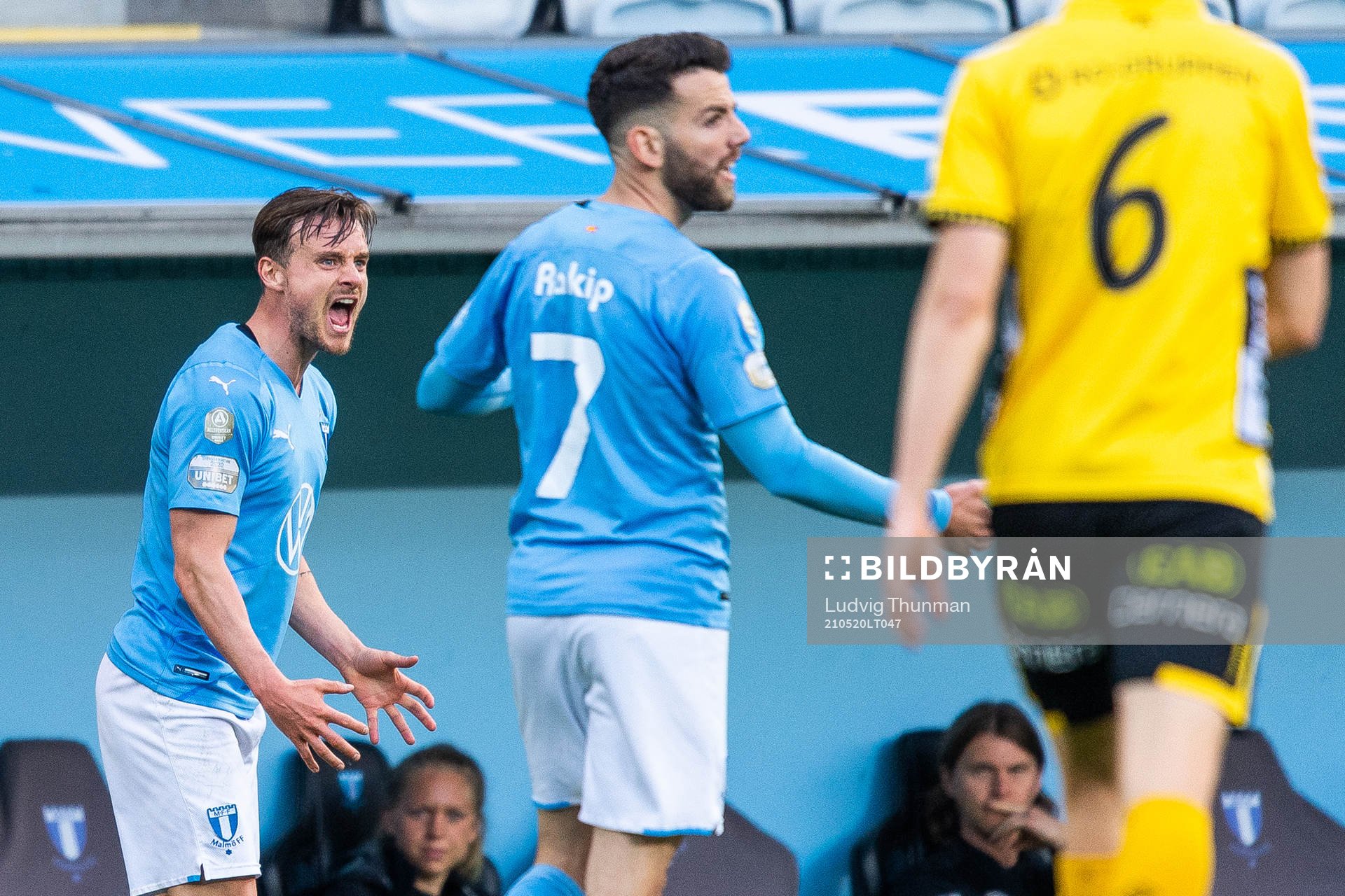 Malmö FFs Eric Larsson reagerar