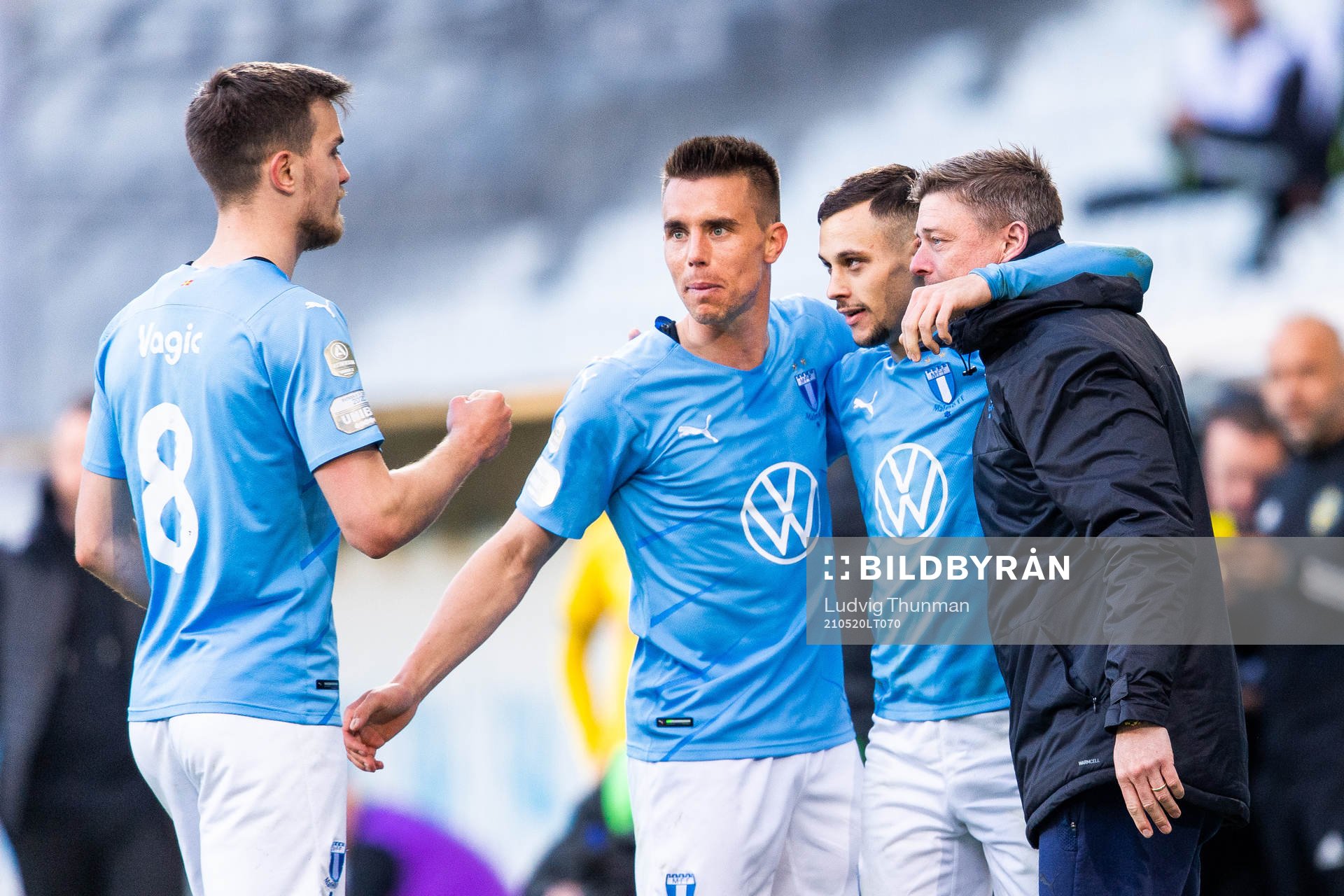 Malmö FFs Veljko Birmancevic (mitten) jublar med Jonas