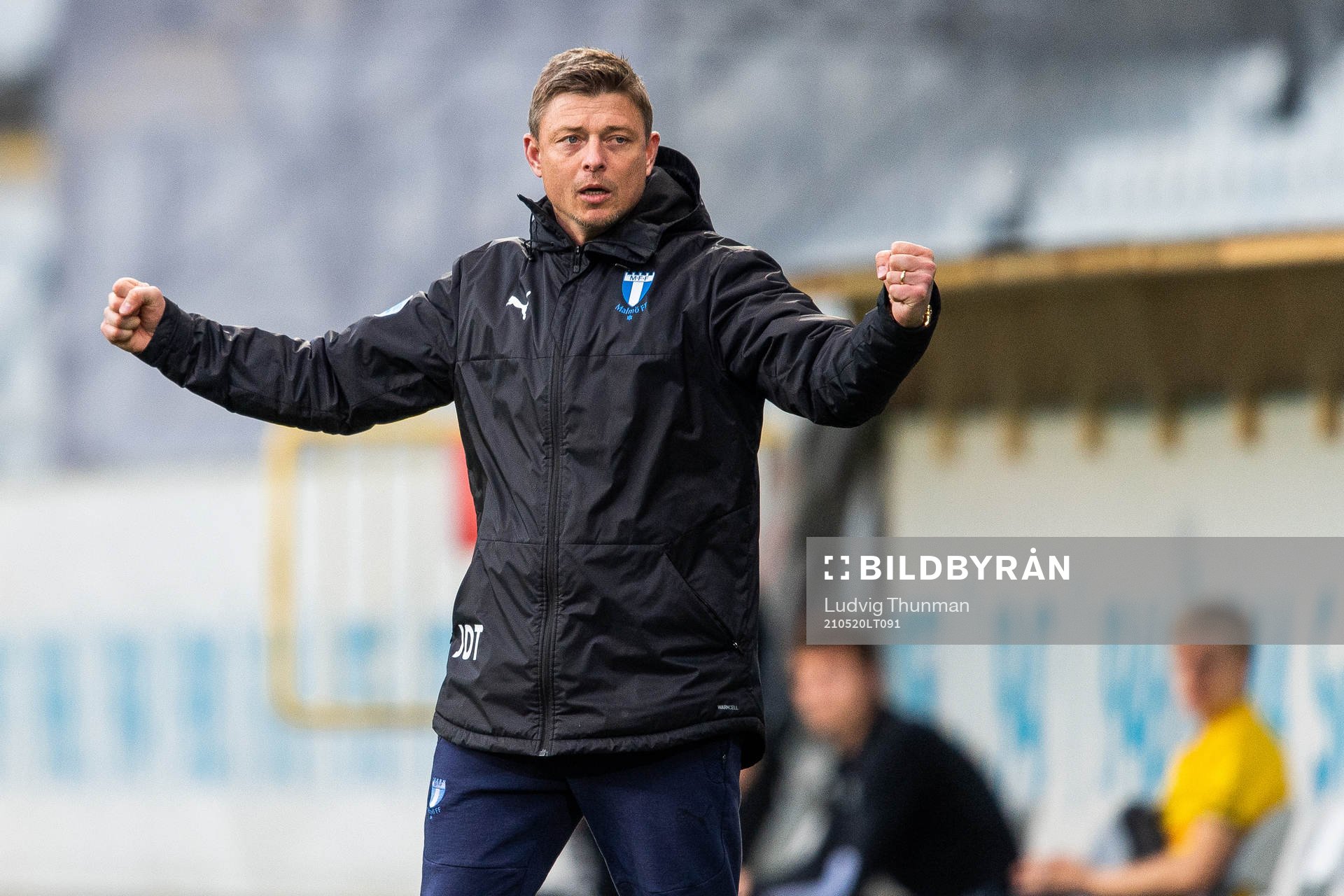 Malmö FFs huvudtränare Jon Dahl Tomasson jublar