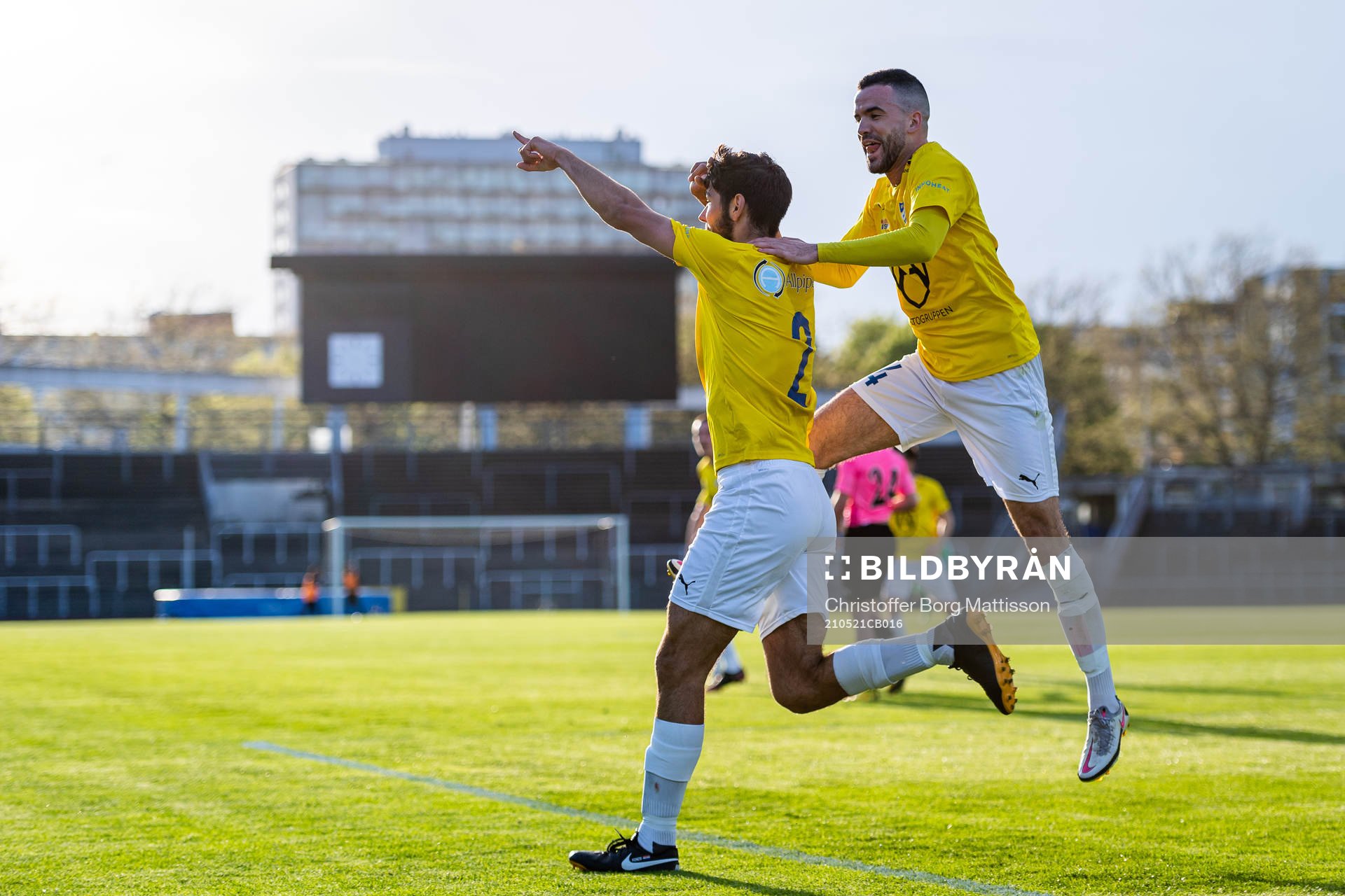IFK Malmös Geronimo Balint och Granit Stagova jublar