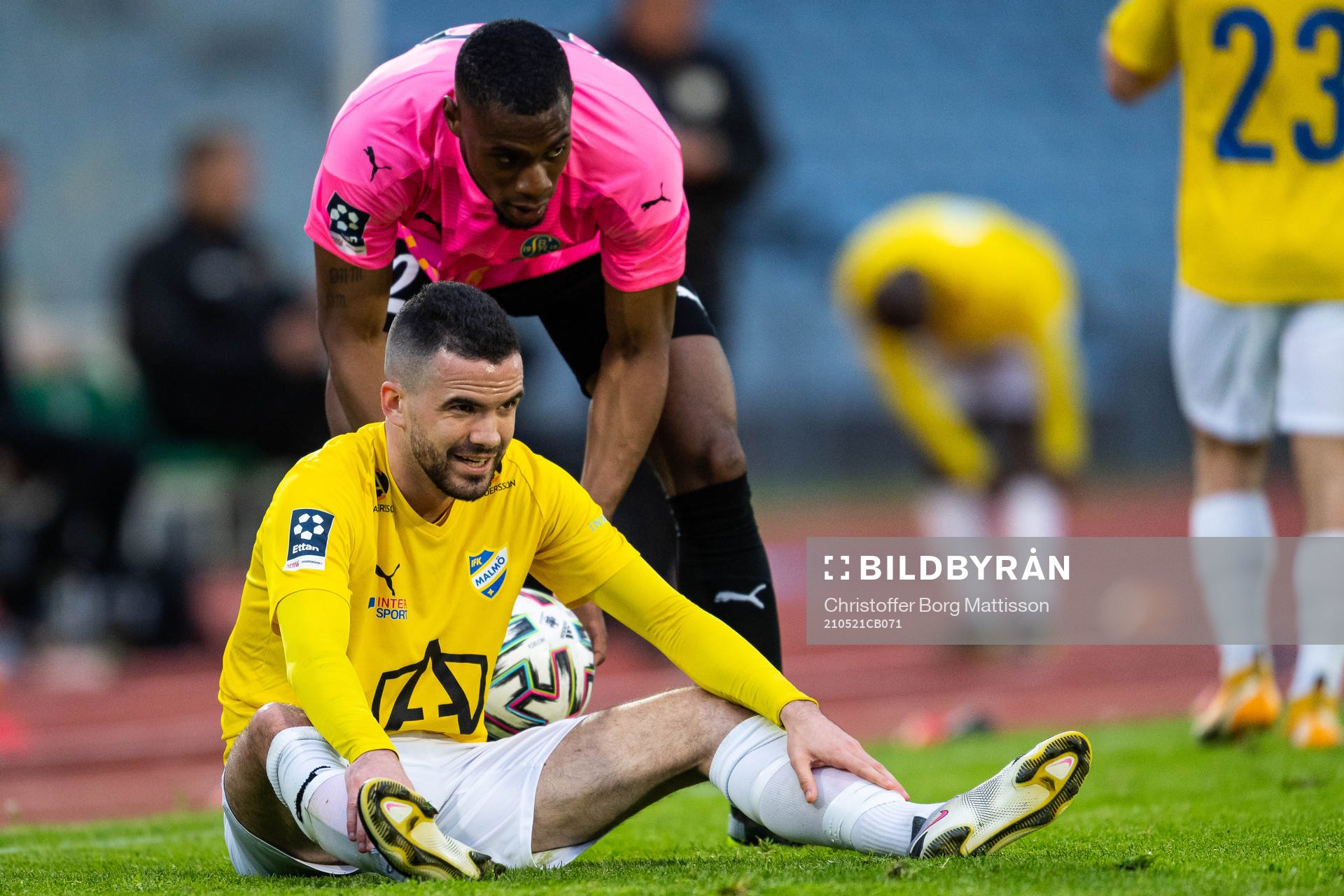 IFK Malmös Granit Stagova och Lunds Marcley Marceles Ruthwin Manuela under fotbollsmatchen i Division 1 södra mellan IFK Malmö och Lunds BK den 21 maj 2021 i Malmö.