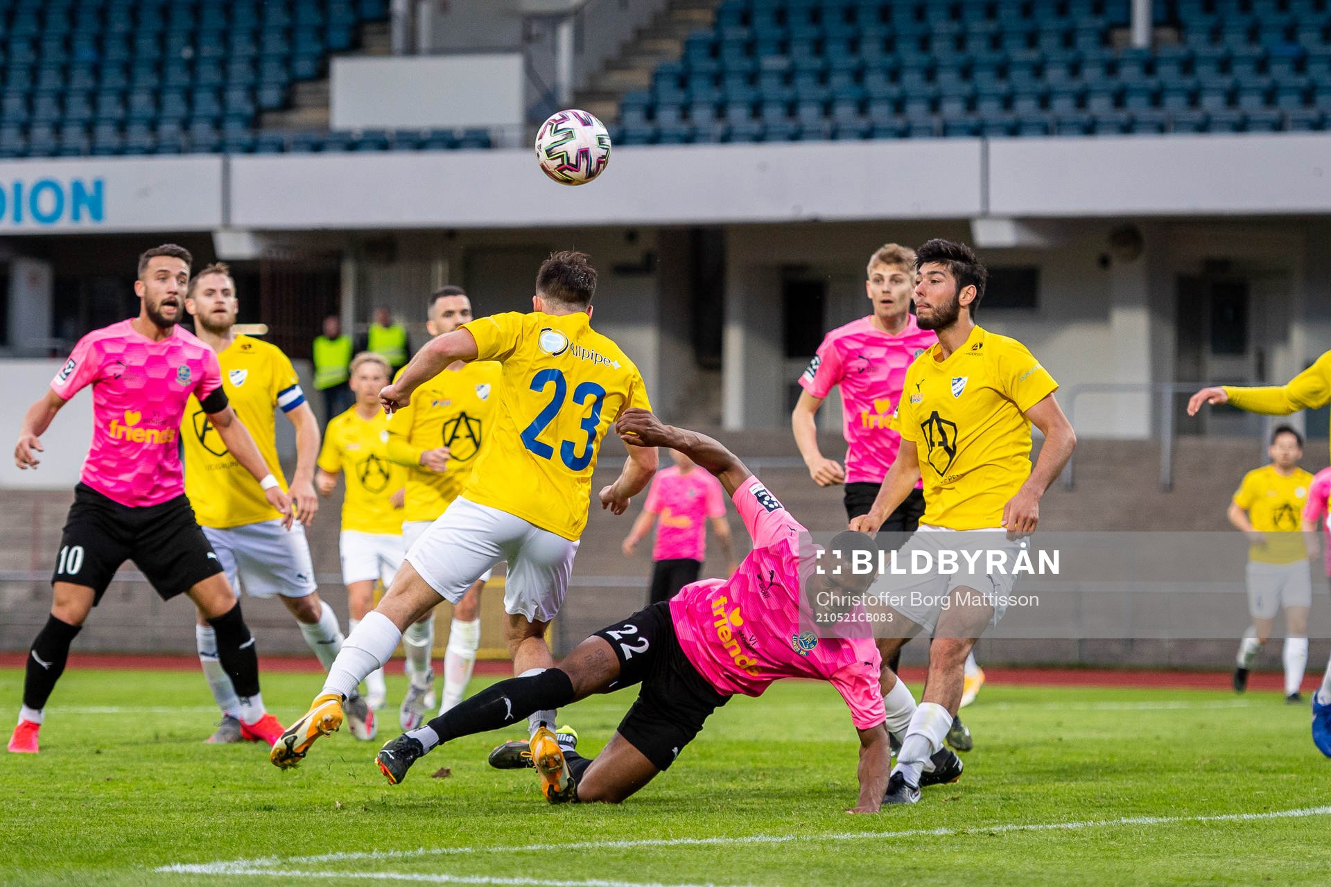 Lunds Marcley Marceles Ruthwin Manuela faller efter en tackling av IFK Malmös Gustav Hillstedt under fotbollsmatchen i Division 1 södra mellan IFK Malmö och Lunds BK den 21 maj 2021 i Malmö.