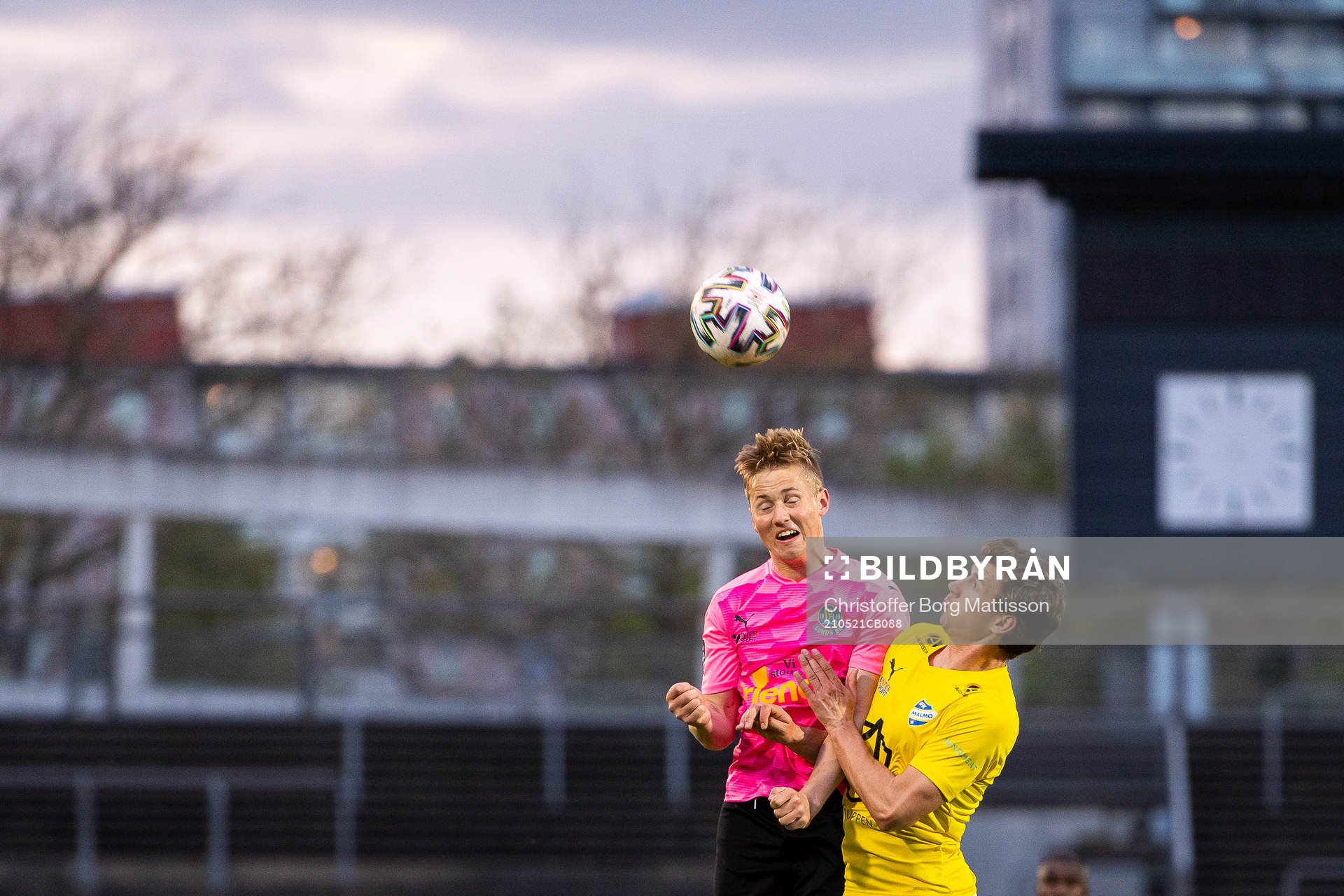 Lunds Jesper Strid mot IFK Malmös Victor Sköld