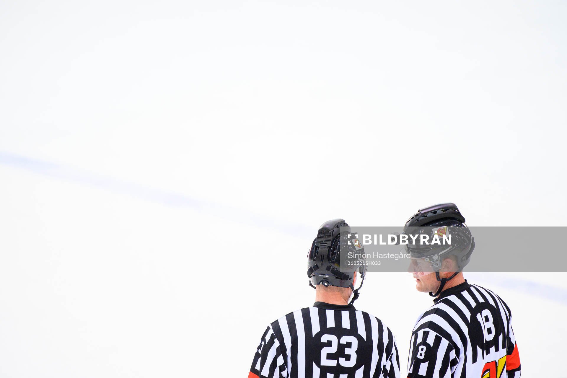 Referee Tobias Björk and Mikael Nord