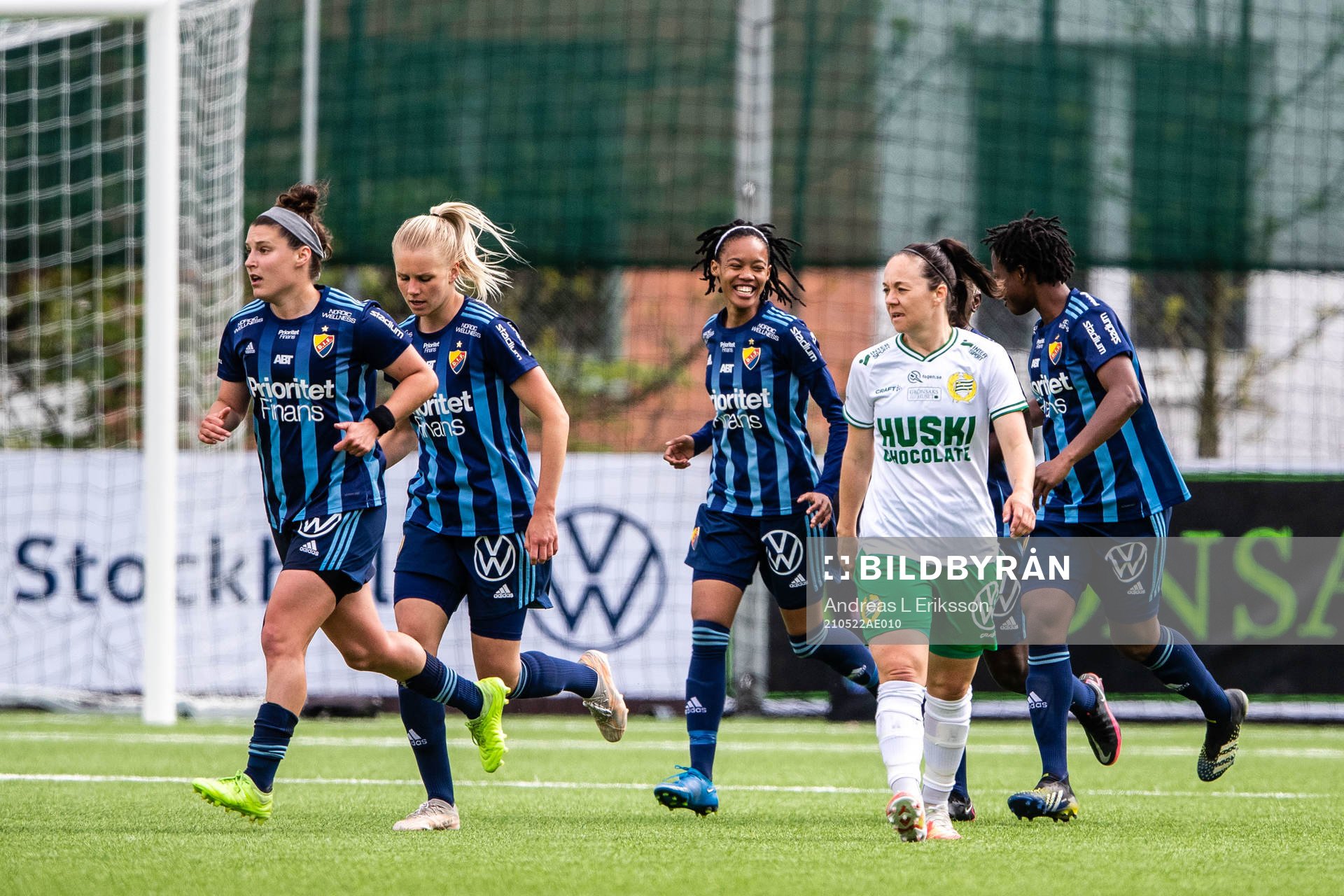 Hammarbys June Pedersen deppar samtidigt som Djurgårdens