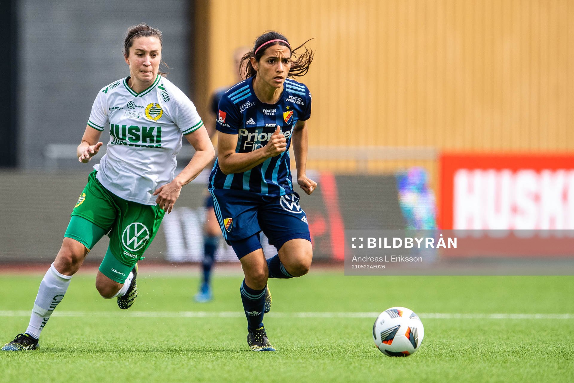 Hammarbys Fanny Hjelm och Djurgårdens Daniela Zamora