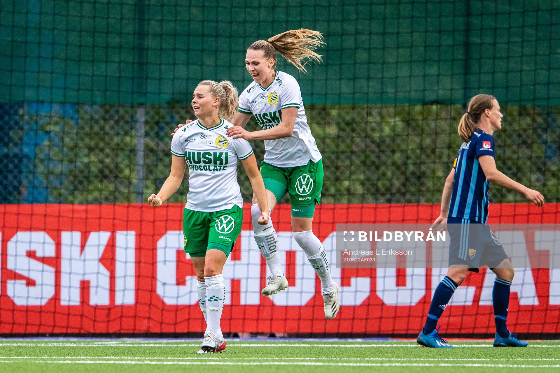 Hammarbys Petronella Ekroth och Frida Thörnqvist jublar
