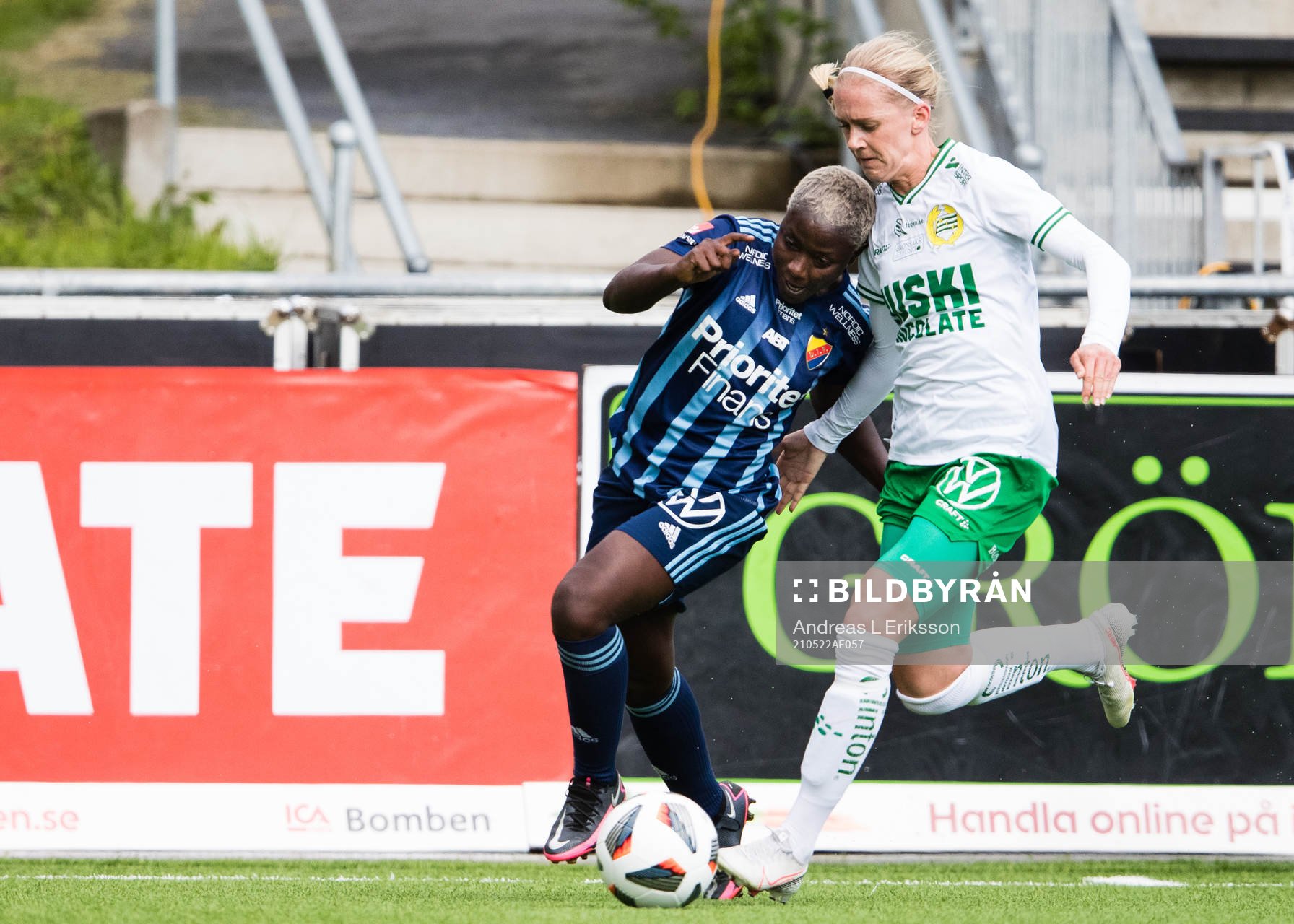 Djurgårdens Elizabeth Addo och Hammarbys Elsa Karlsson