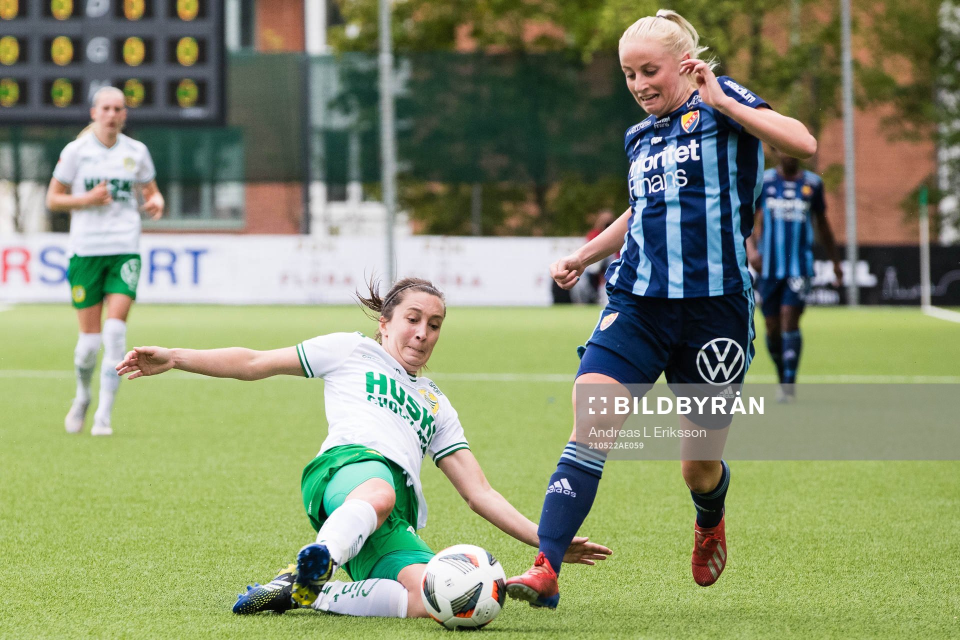 Hammarbys Fanny Hjelm och Djurgårdens Hanna Stokki