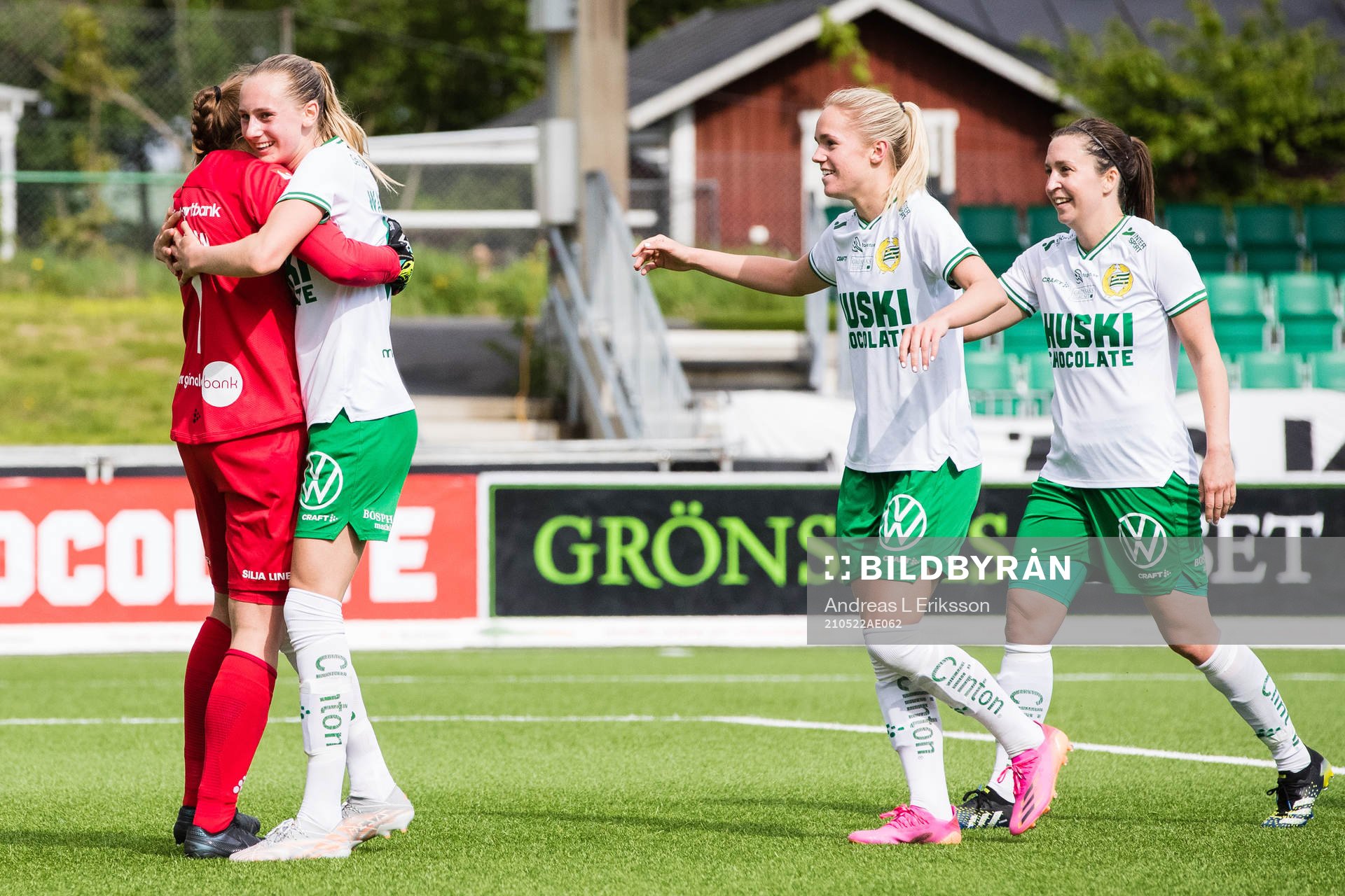 Hammarbys målvakt Anna Tamminen, Ellen Wangerheim, Matilda Vinberg och Hanna Lundkvist jublar efter fotbollsmatchen i Damallsvenskan mellan Hammarby och Djurgården den 22 maj 2021 i Stockholm.