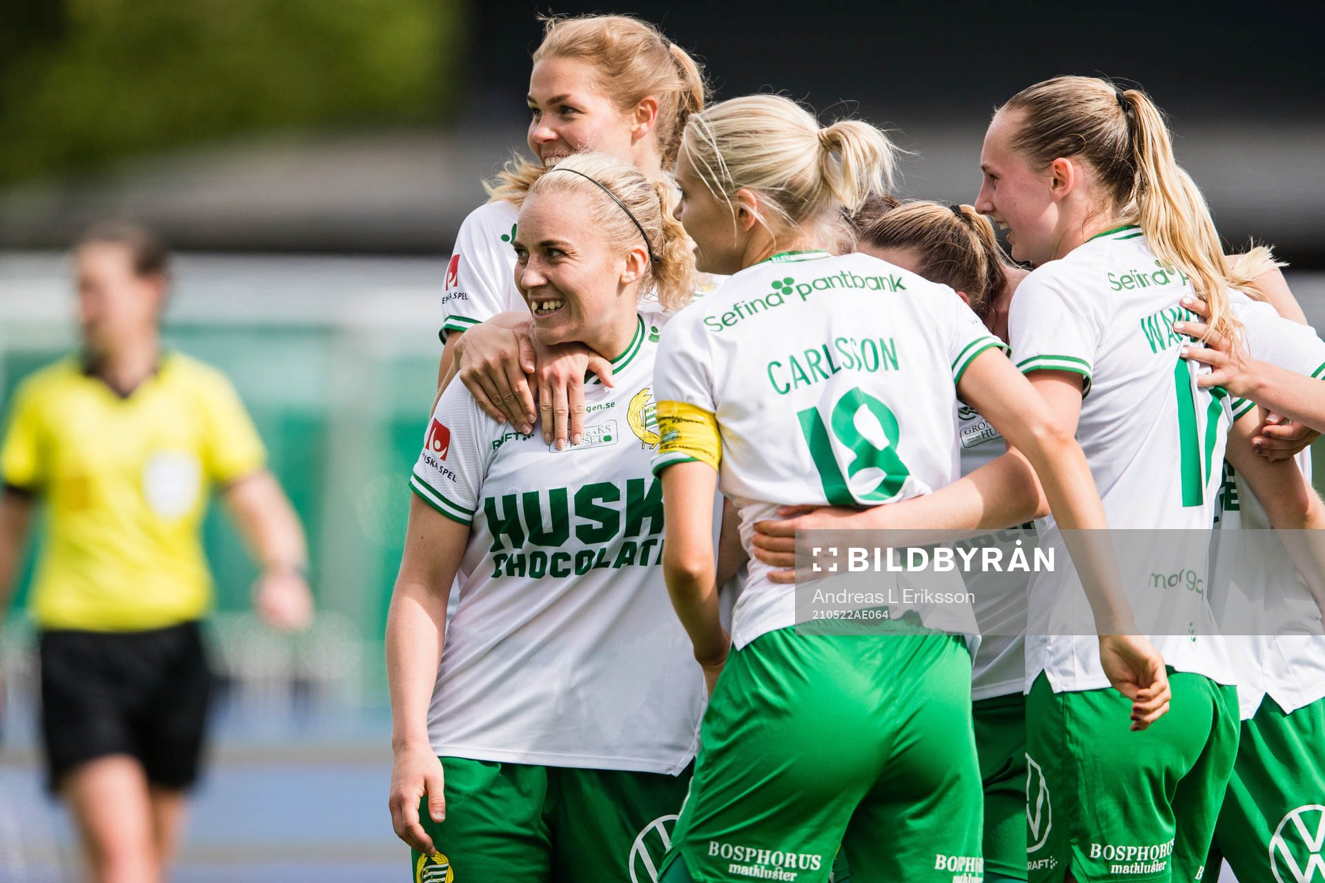 Hammarbys Ellen Gibson, Frida Thörnqvist, Alice Carlsson och Ellen Wangerheim jublar efter fotbollsmatchen i Damallsvenskan mellan Hammarby och Djurgården den 22 maj 2021 i Stockholm.