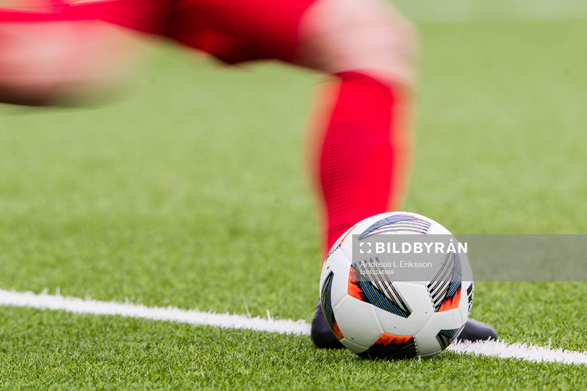 En fotboll innan en inspark