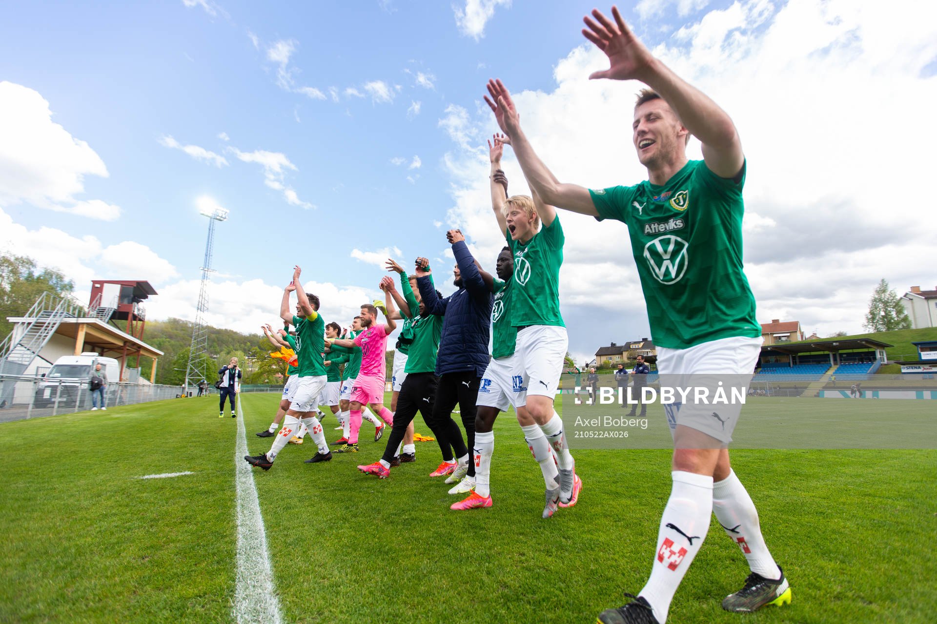 Jönköpings Jesper Svensson jublar med lagkamrater