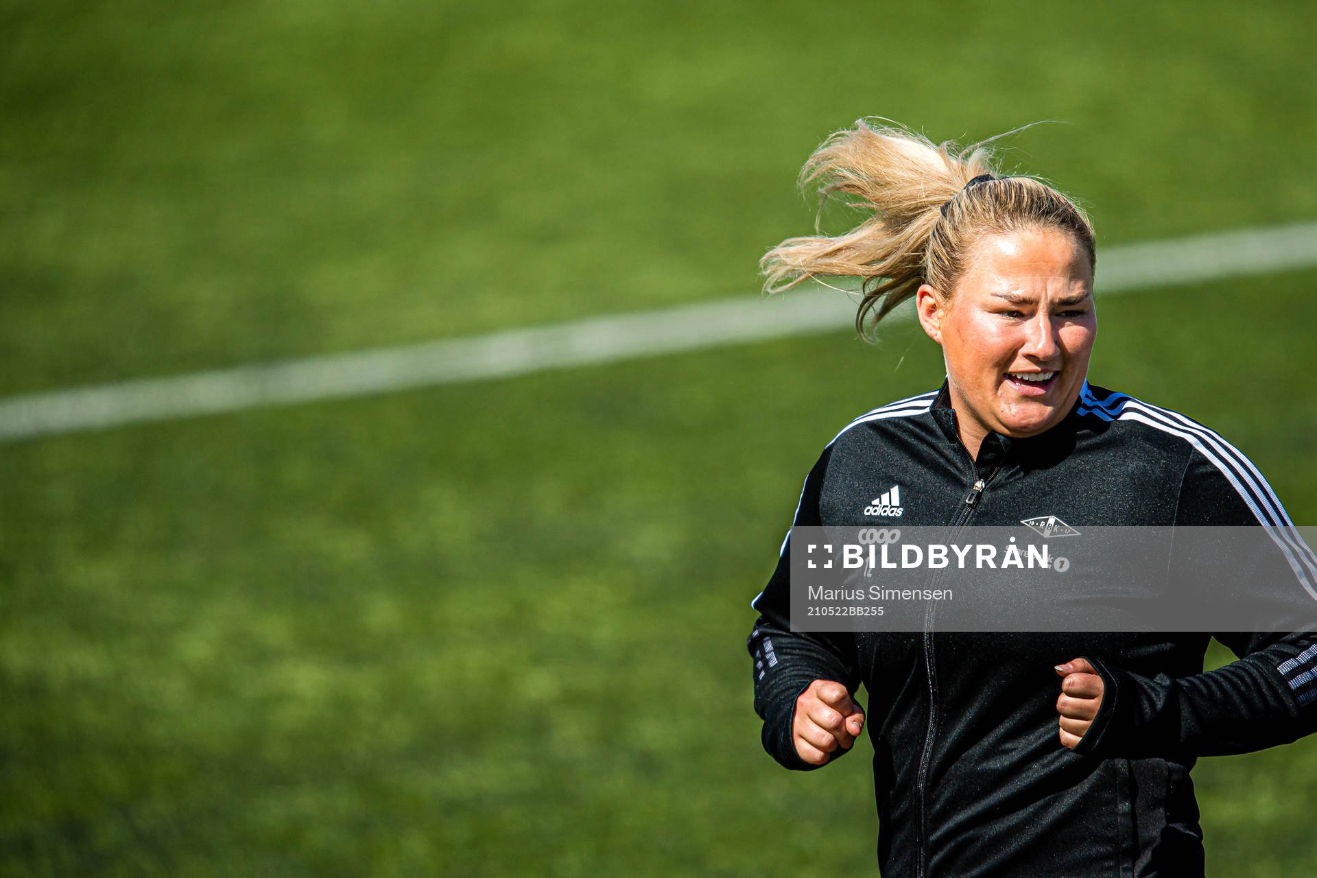 Kristine Nøstmo of Rosenborg warms up