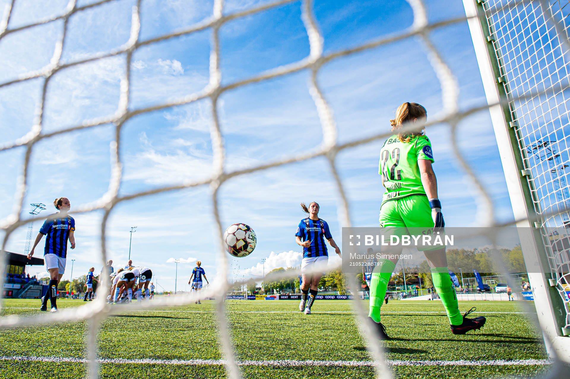 Melissa Linn Berman Bjånesøy and goalkeeper Sunniva