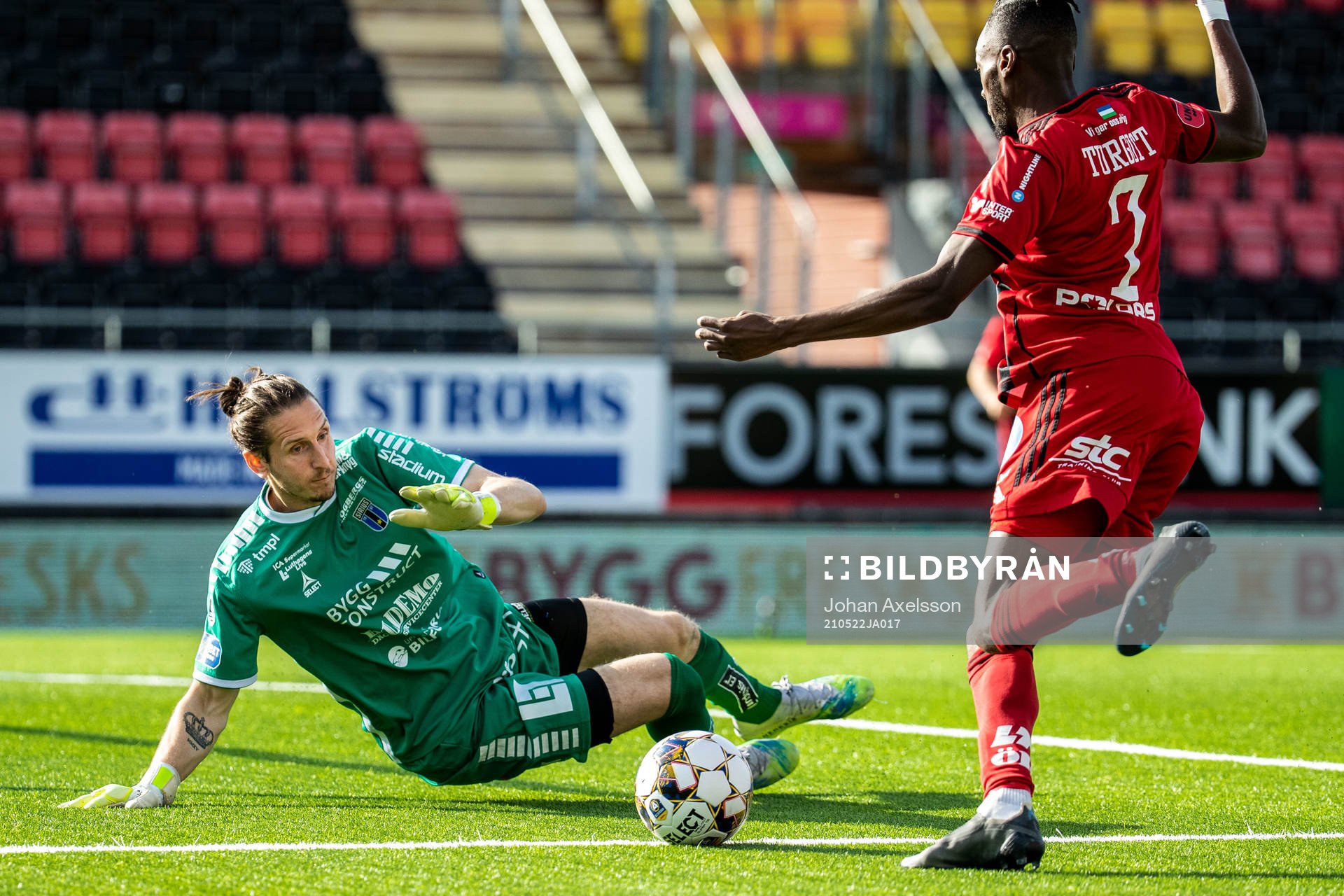 Sirius målvakt David Mitov Nilsson och Östersunds Blair