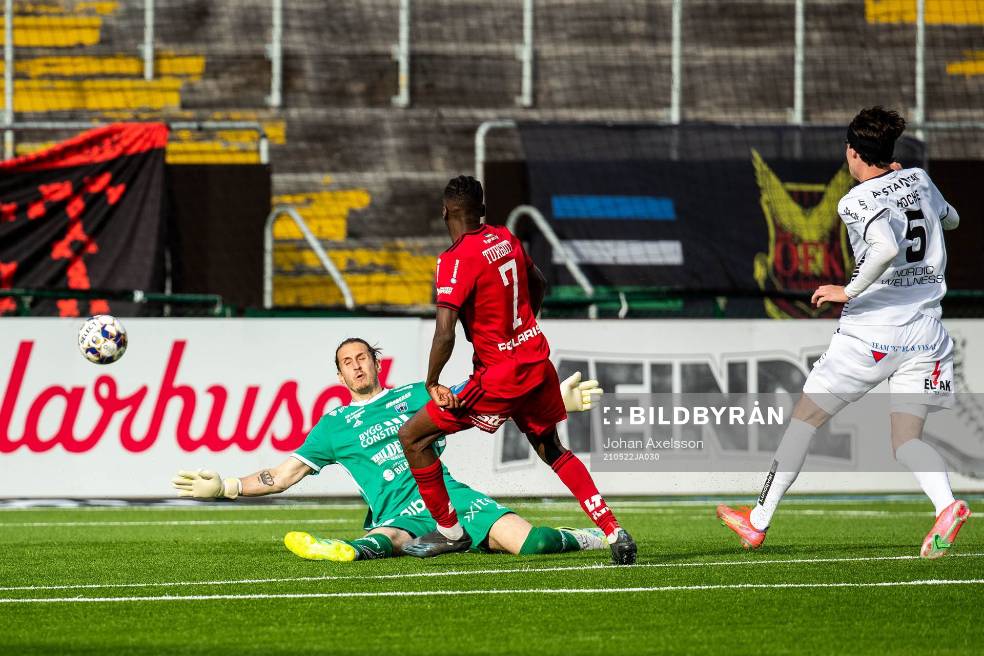 Östersunds Blair Turgott gör 2-0