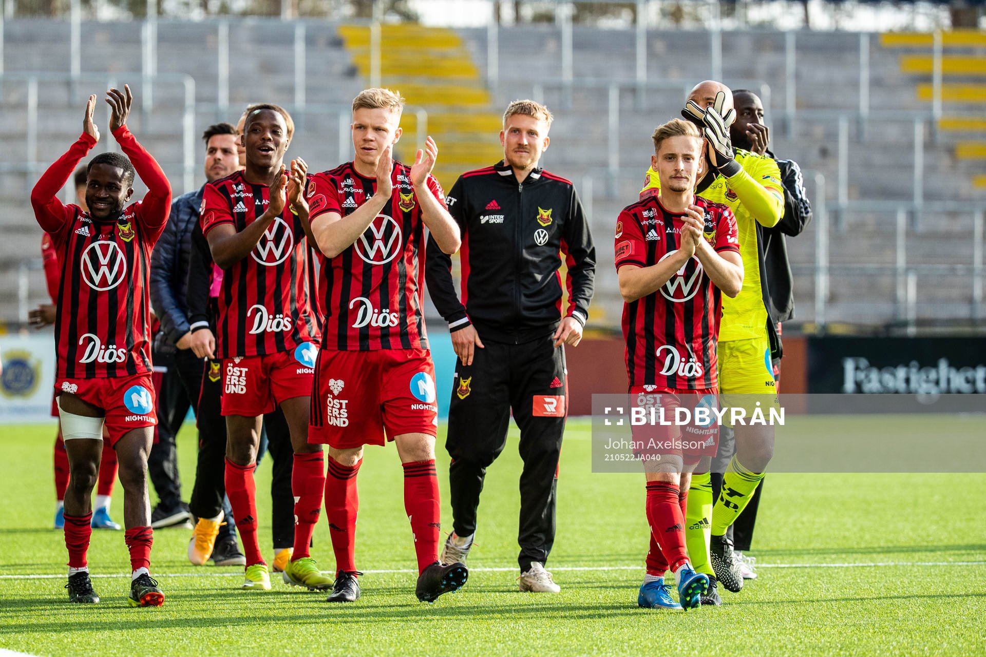 Östersunds Eirik Haugan jublar med lagkamrater