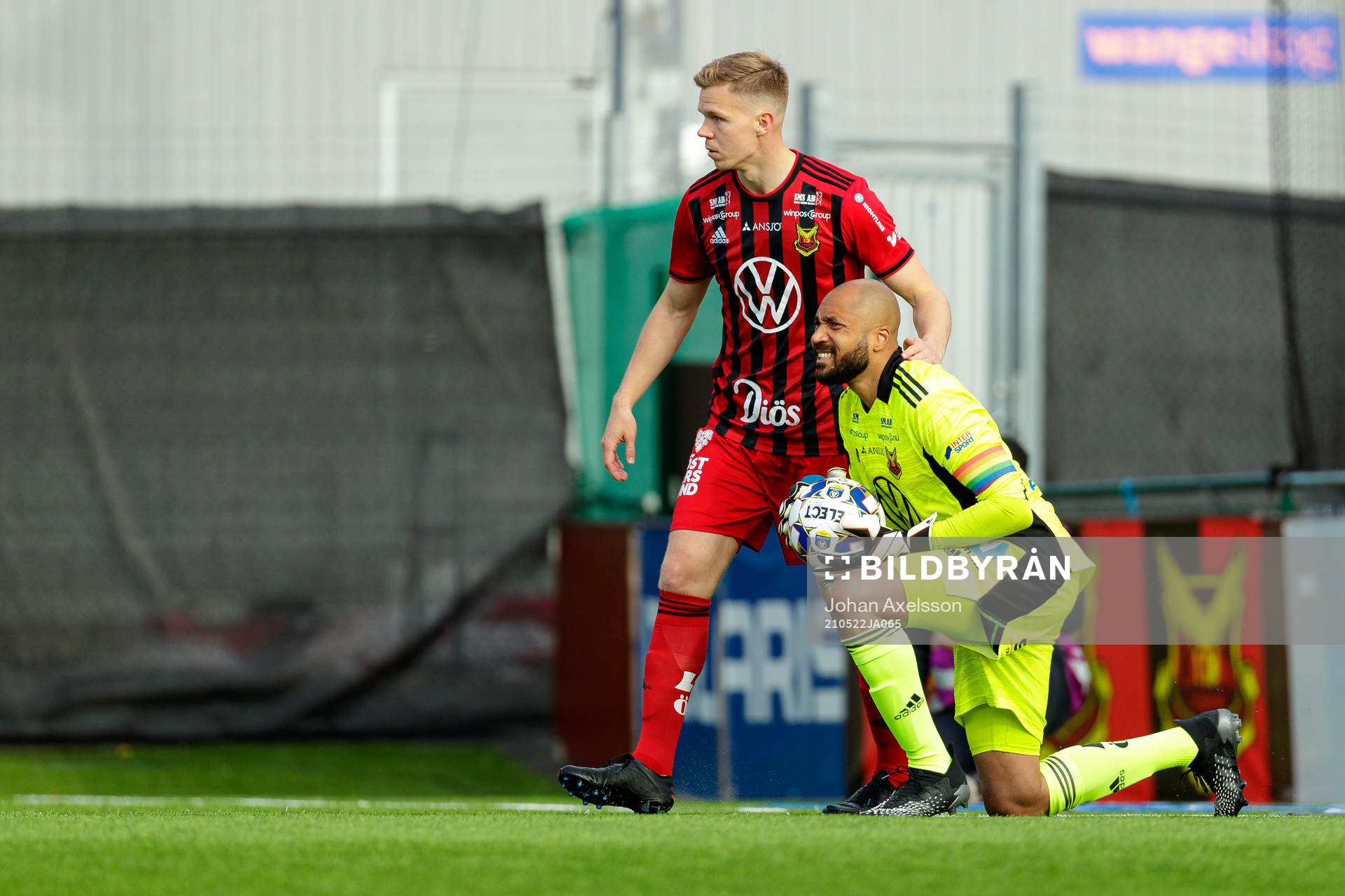 Östersunds Eirik Haugan och målvakt Aly Keita